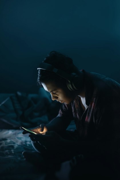 Adolescenti che si confidano con un chatbot: perché l'IA vince il confronto