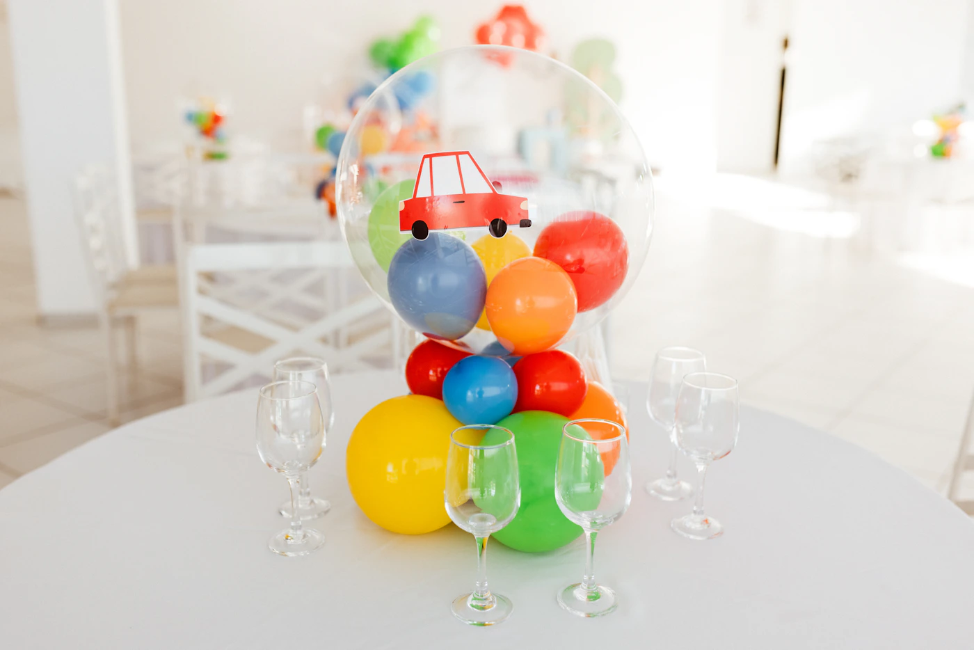 Bunte Luftballons als festliche Dekoration für Party und Feier