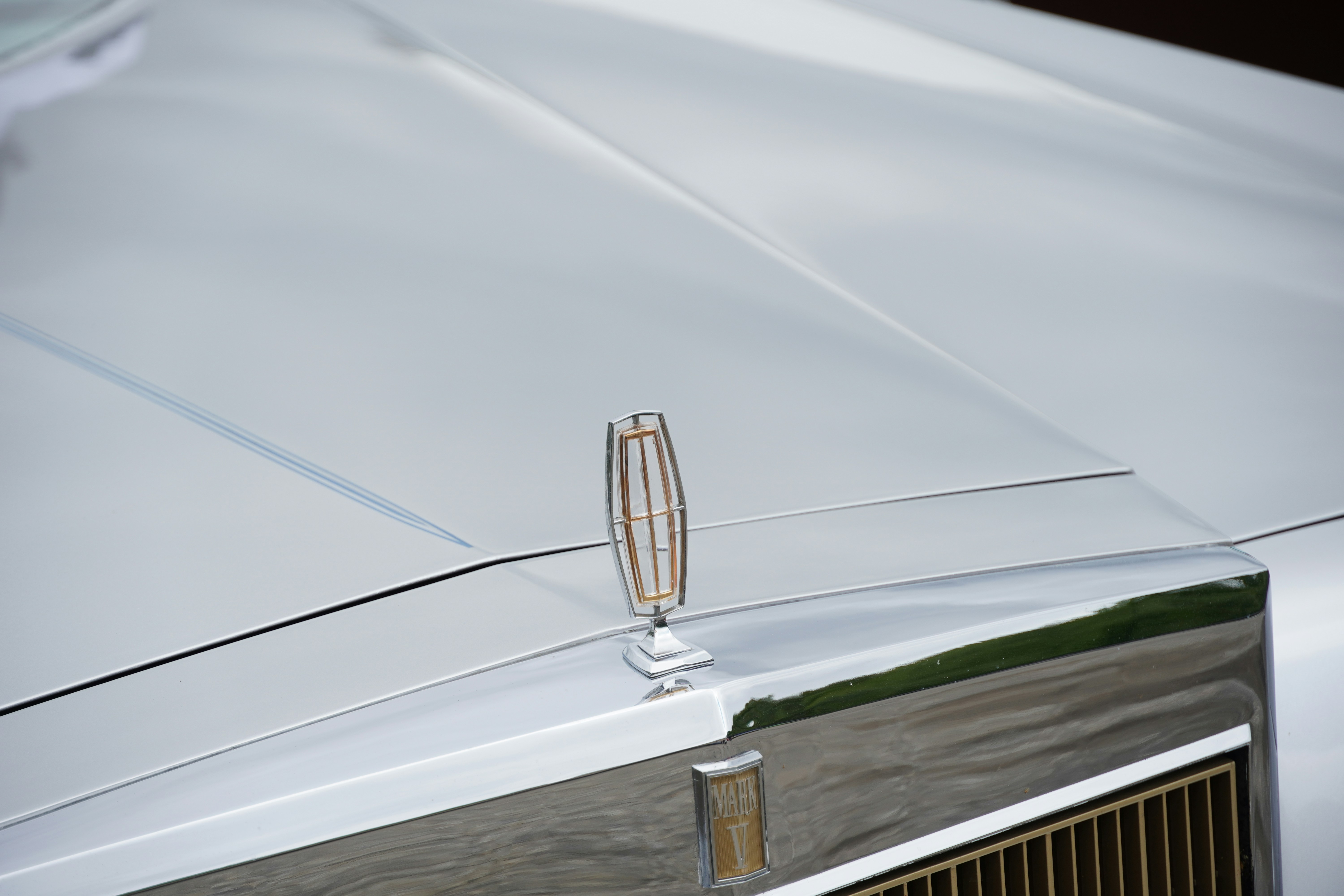 Lincoln Mark V hood ornament close up