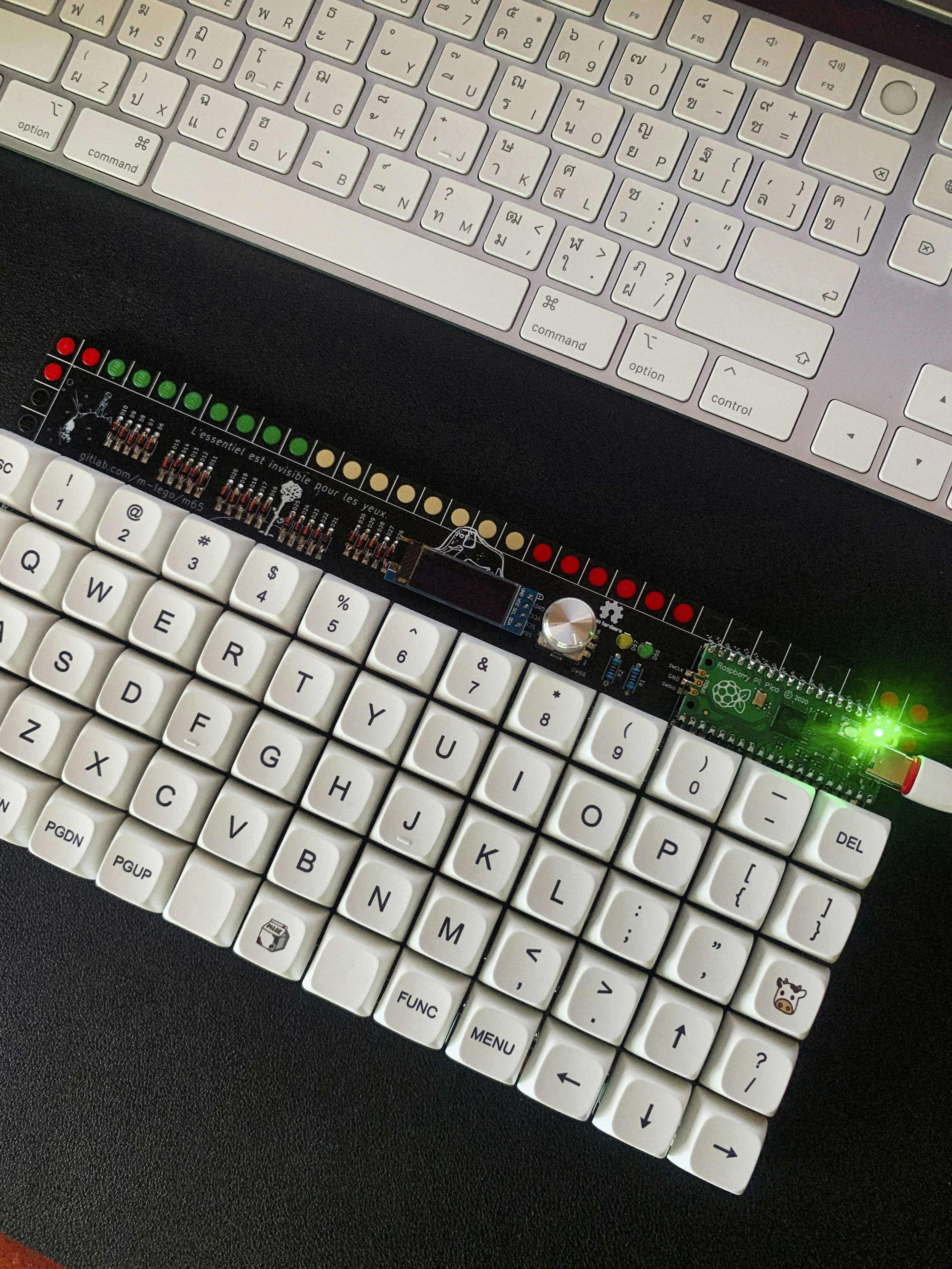 A keyboard with an attached circuit board. photo – Free Computer Image ...