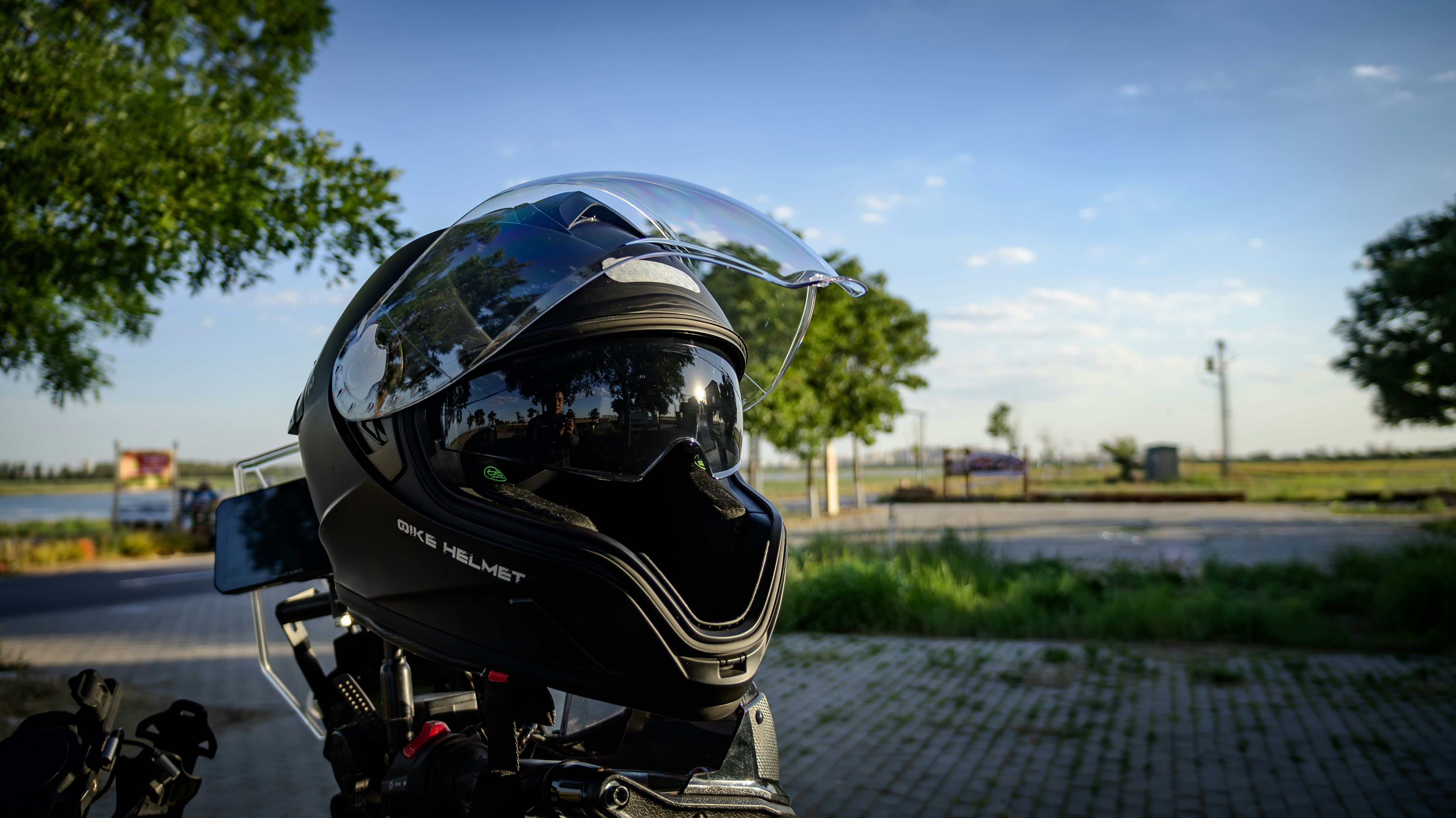 7 Motorcycle Helmet safety features explained in simple terms