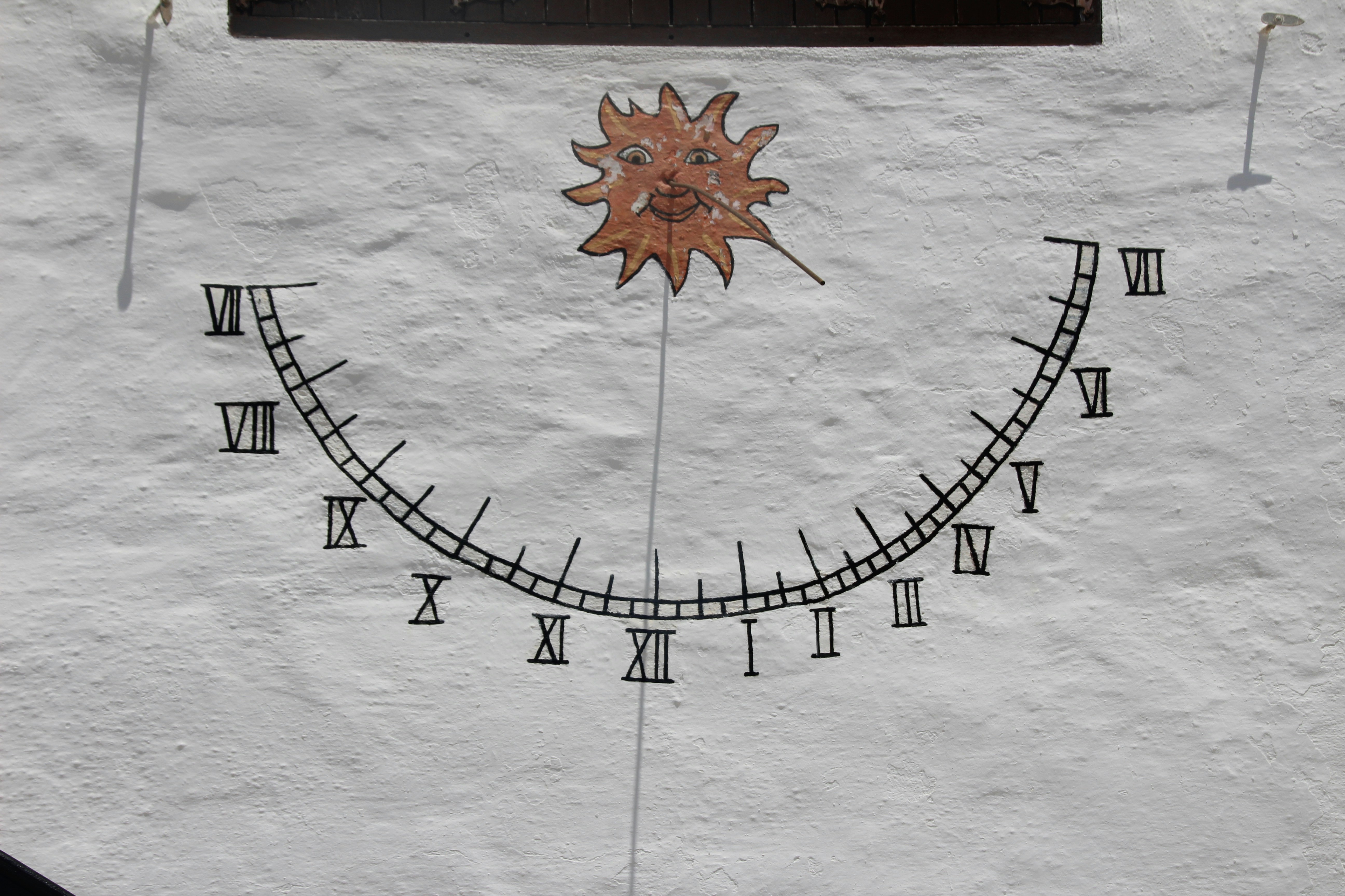 gray computer monitor