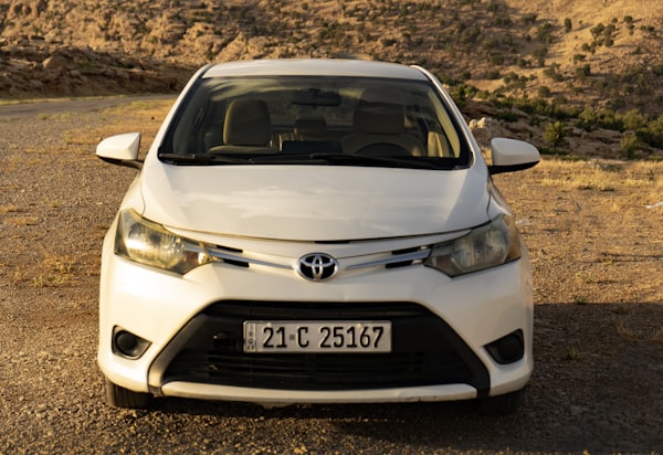 Toyota Corolla Hybrid biala