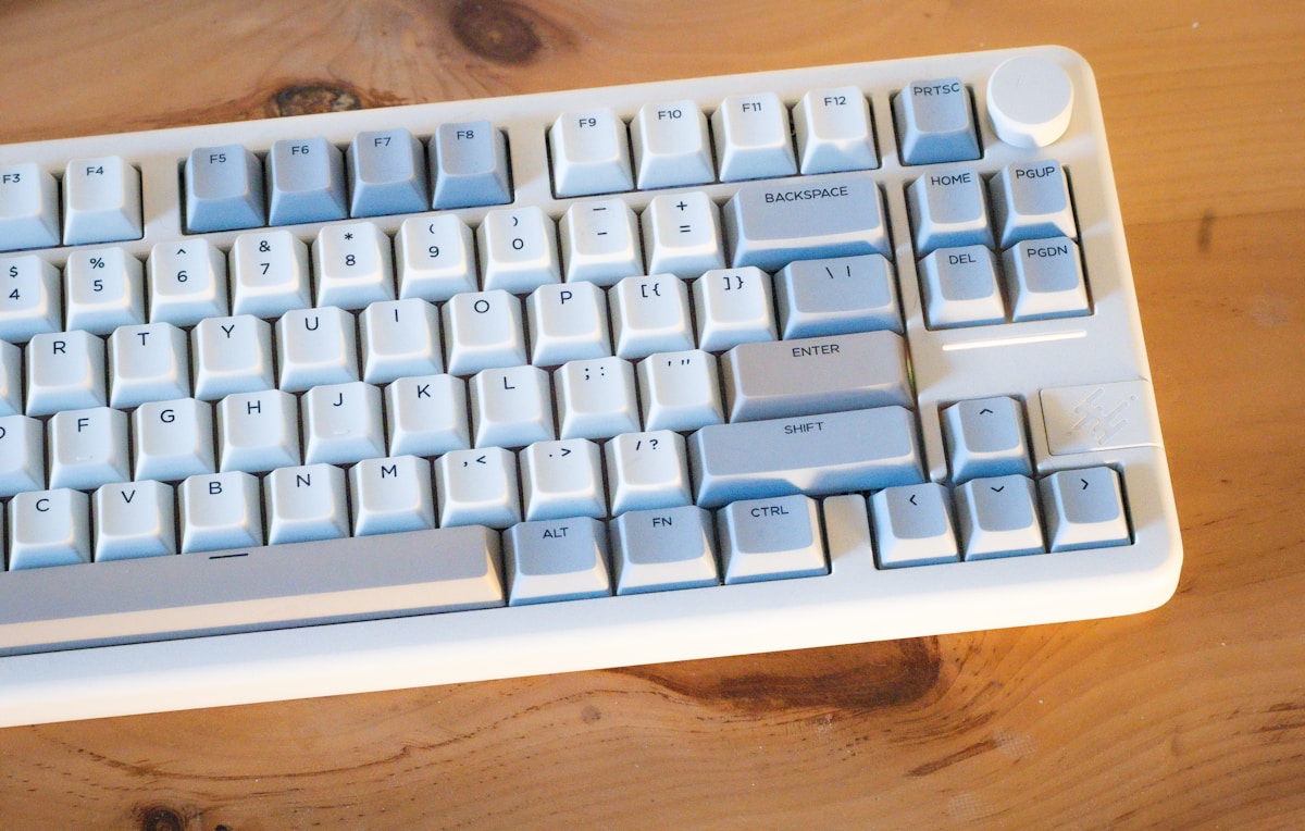 A white mechanical keyboard is shown.
