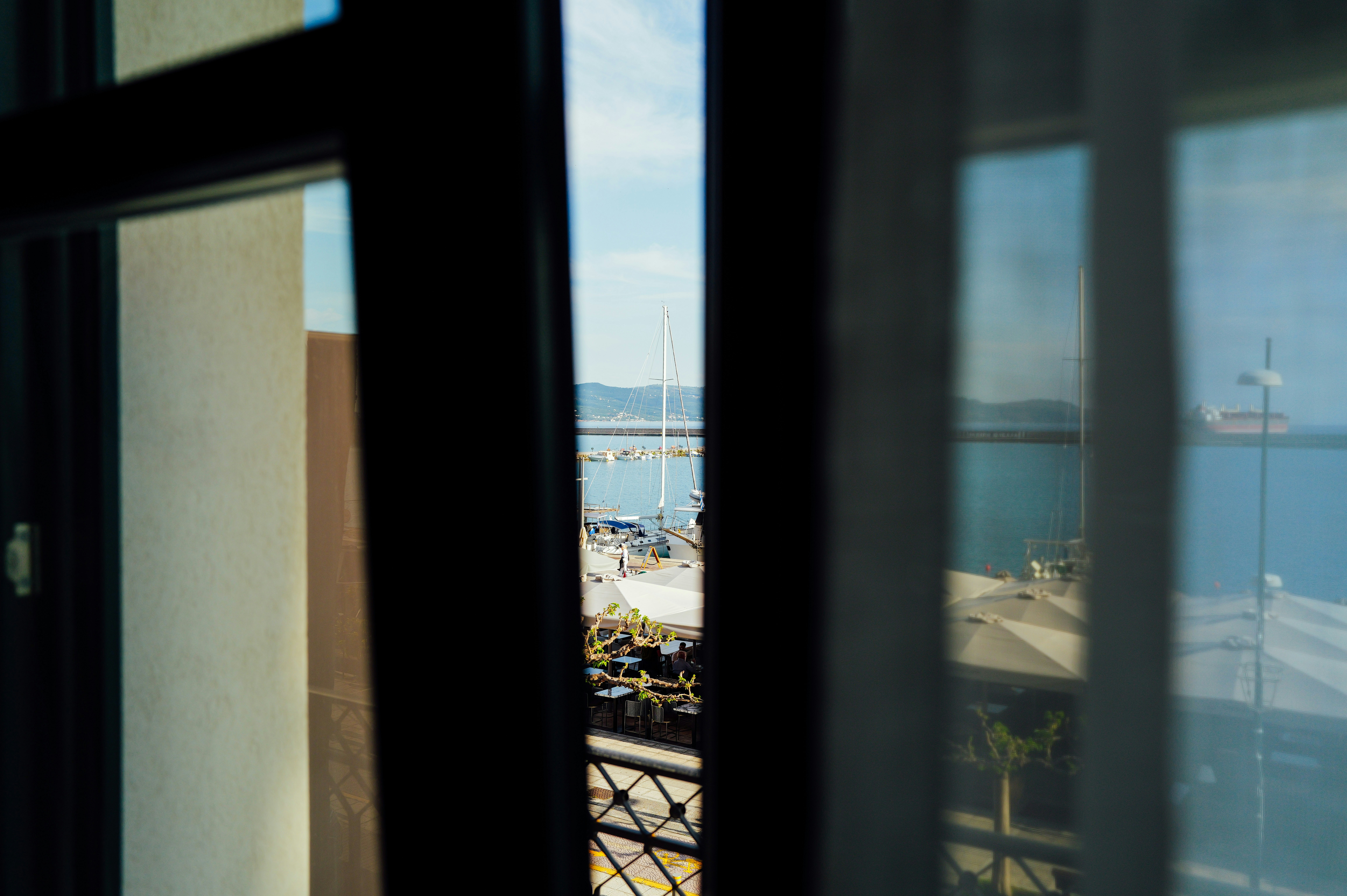 Photo by adrienolichon