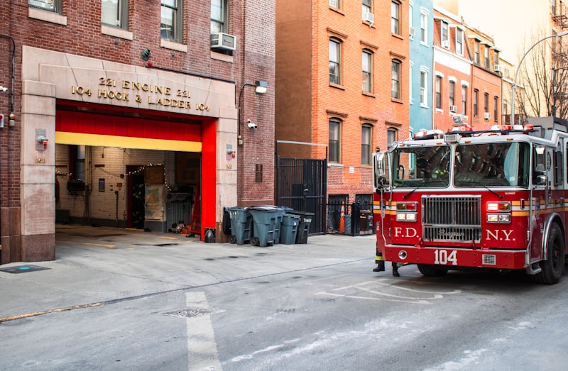 Hamamatsucho Station, construction site, fire, pump trucks, emergency response, firefighting vehicles