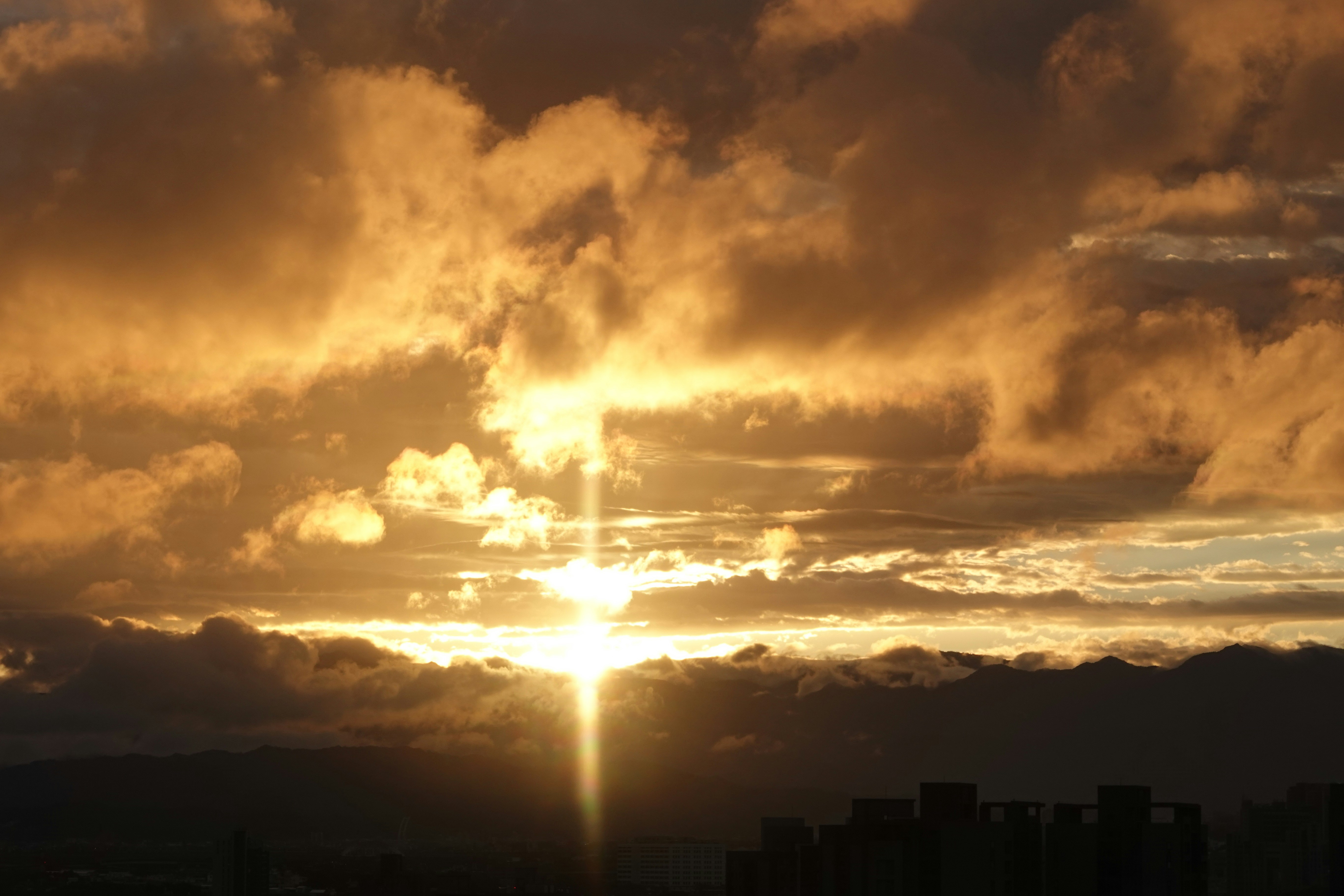 Comprehend The Primary Variants In Between Eye Doctors And Optometrists To Determine Who Is Best Fit To Handle Your Eye-Related Problems And Ensure Remarkable Treatment.