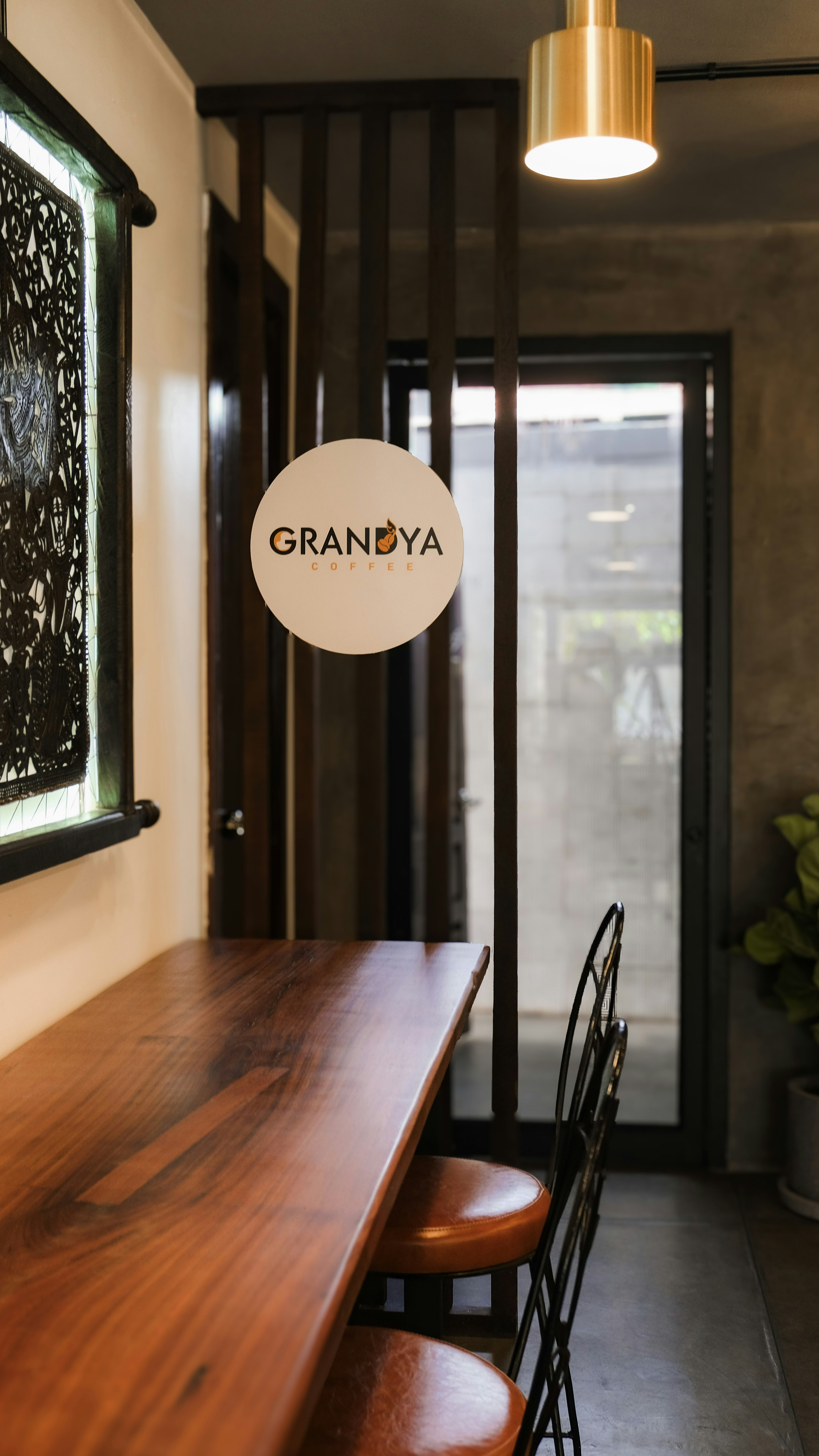 Interior view of a café named grandya.