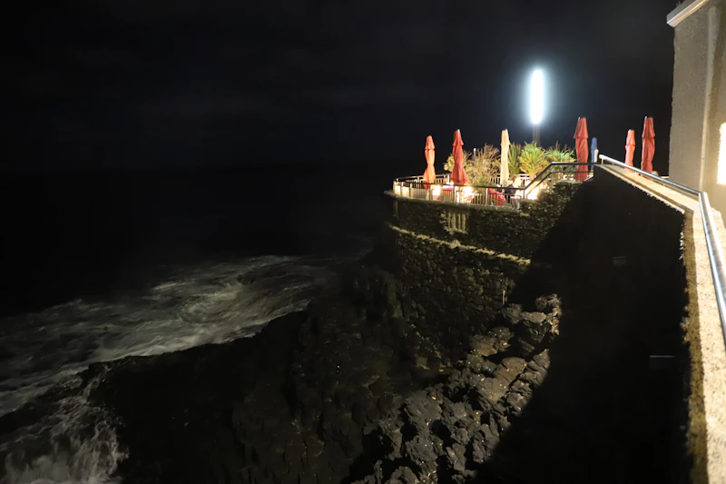 Best Solo Traveler Spots in Gran Canaria: Where to Eat, Drink, and Connect