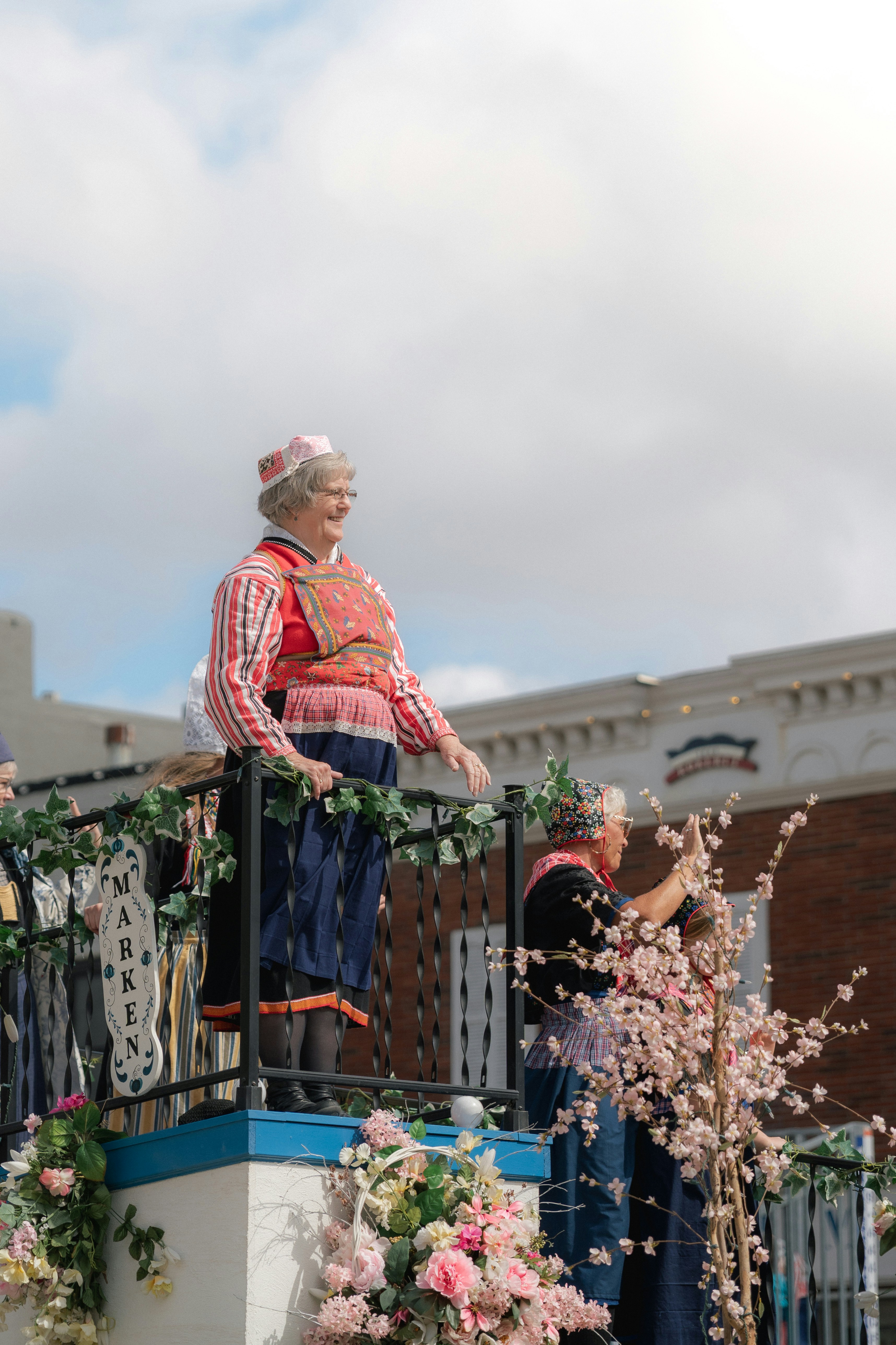 People in traditional dutch costumes on a parade float.