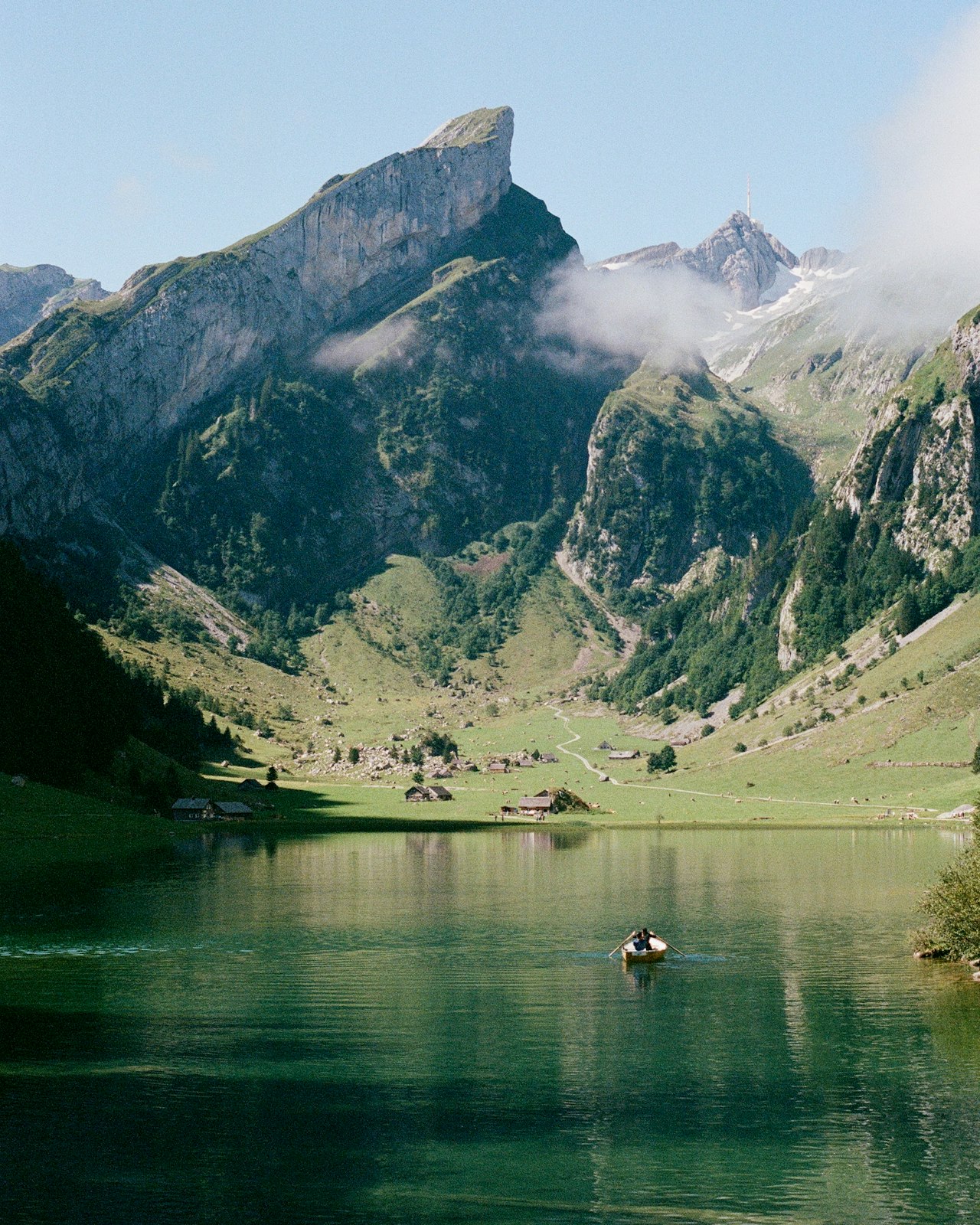 Lac Seealpsee dans les Alpes suisses