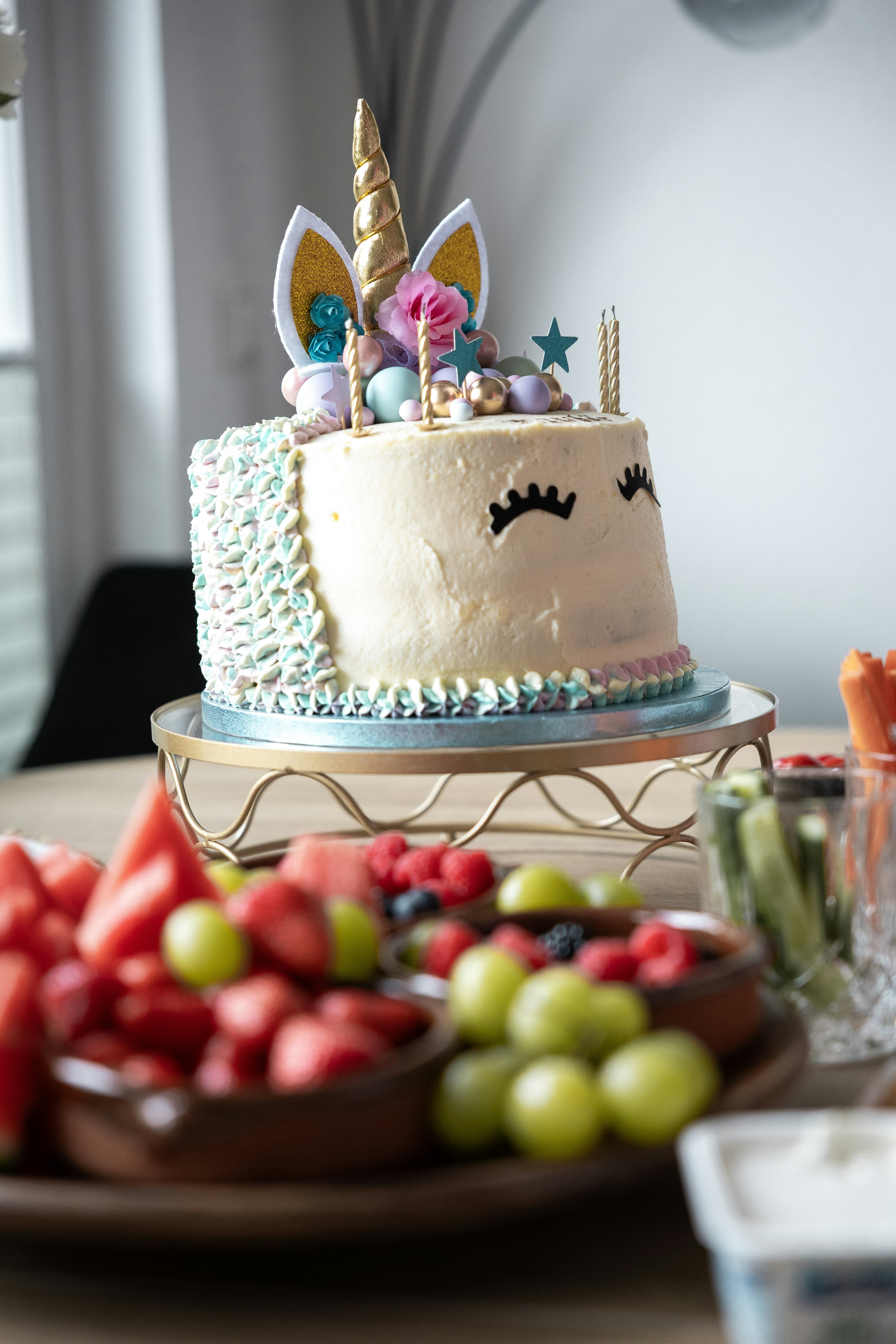 Eine schöne Einhorn-Torte ist bereit für eine Party!