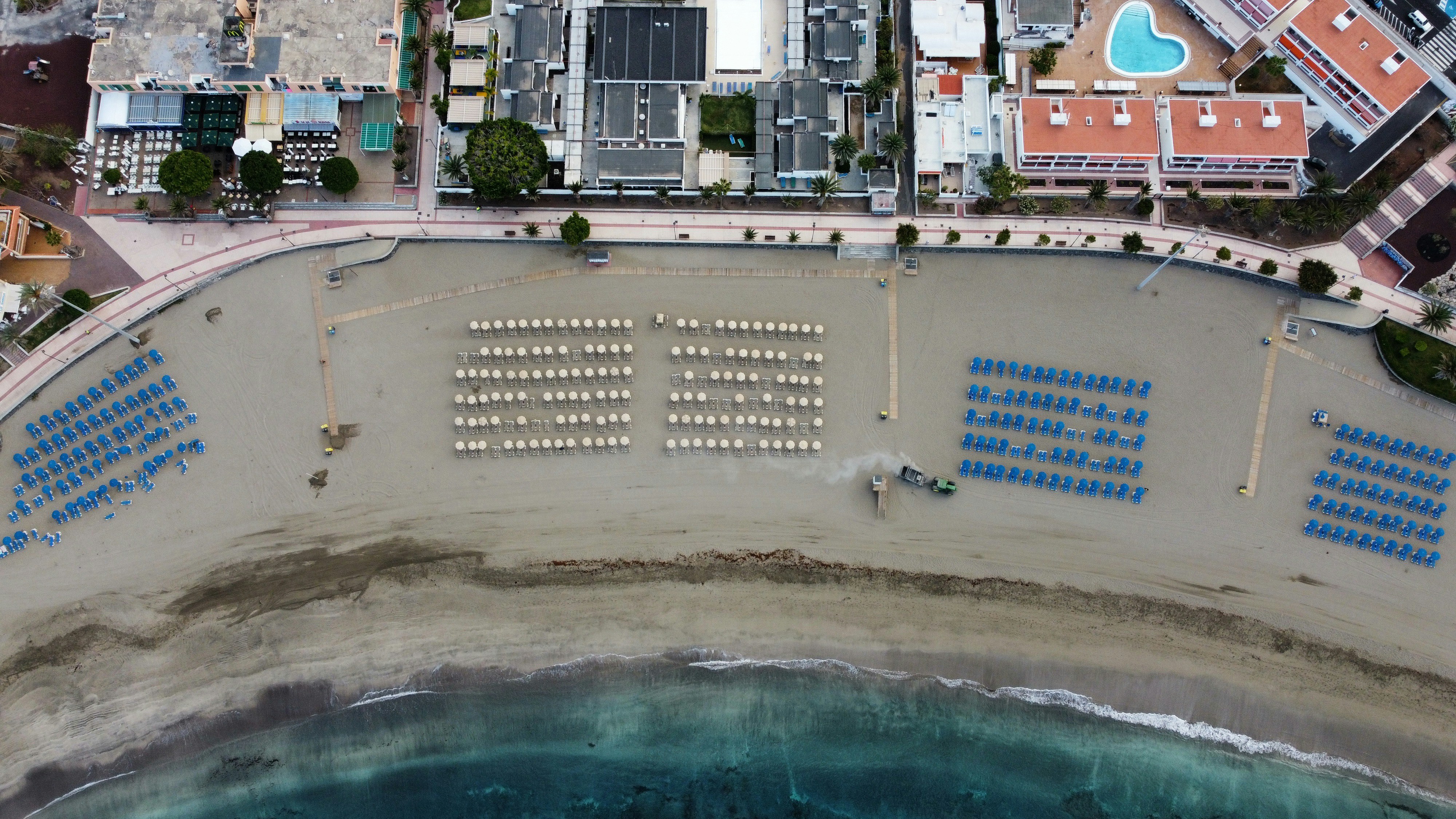 İzmir'de Eğlence Merkezinde Dekor Duvarı Çöktü: 6 Yaralı - Gündem haberi görseli