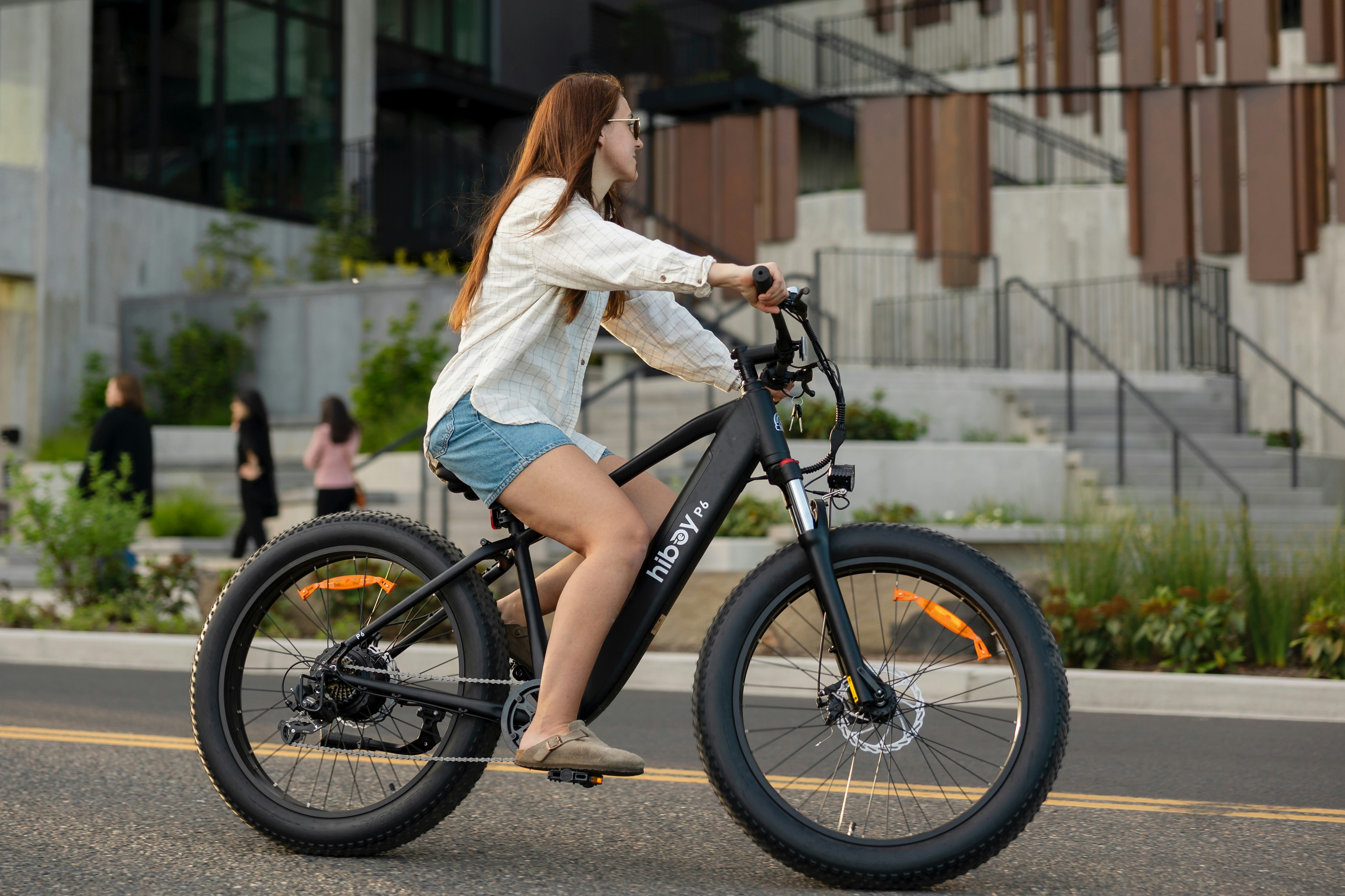 8 Lightweight E-Bike Accessories for Smooth Urban Rides