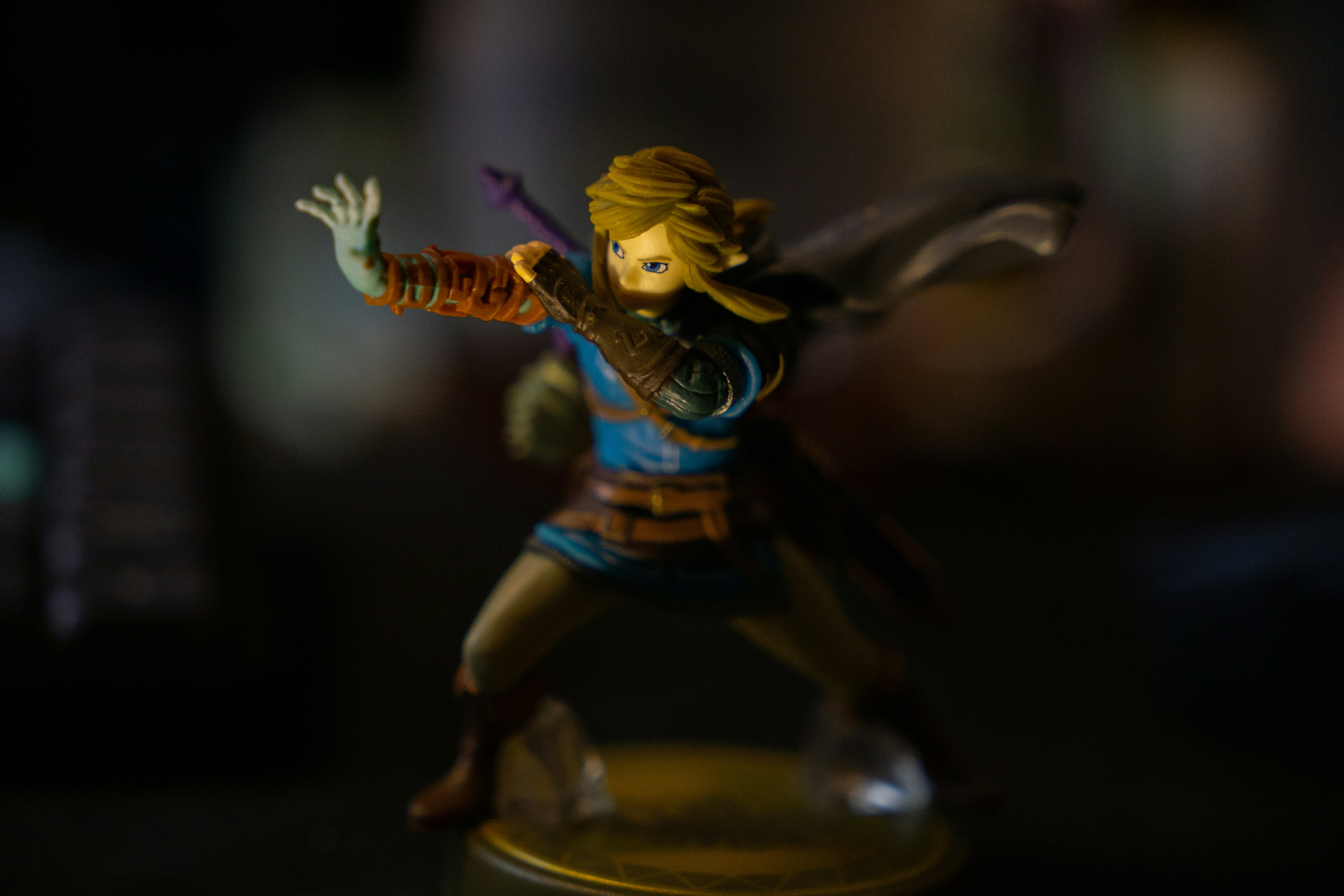 Link from legend of zelda in a fighting pose.