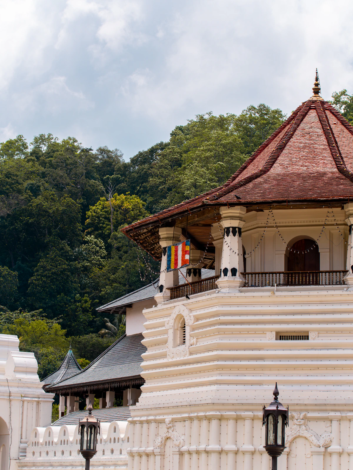 Temple of the Tooth architecture in Kandy
