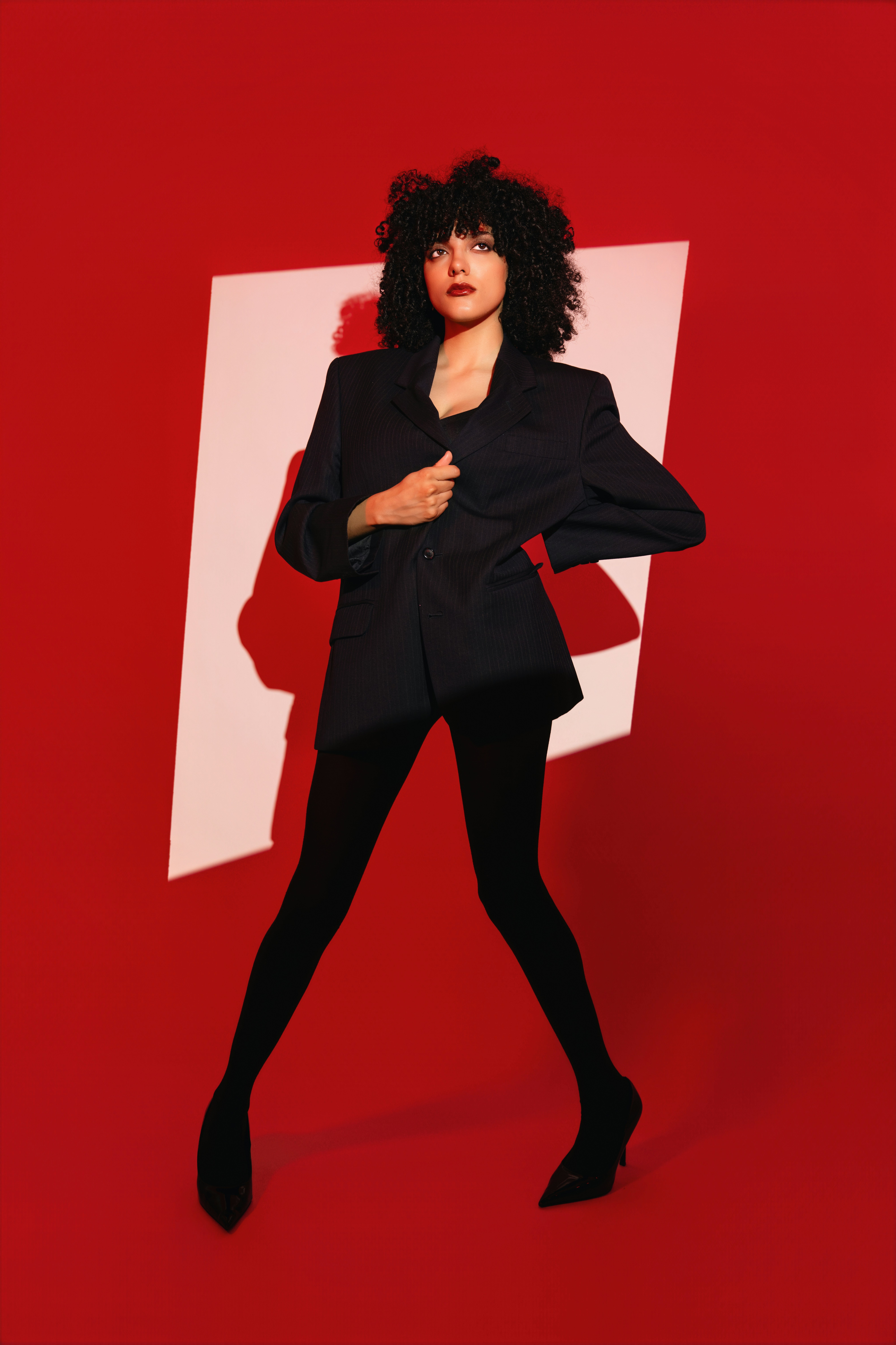 A woman poses in a black blazer. photo – Free Fashion Image on Unsplash