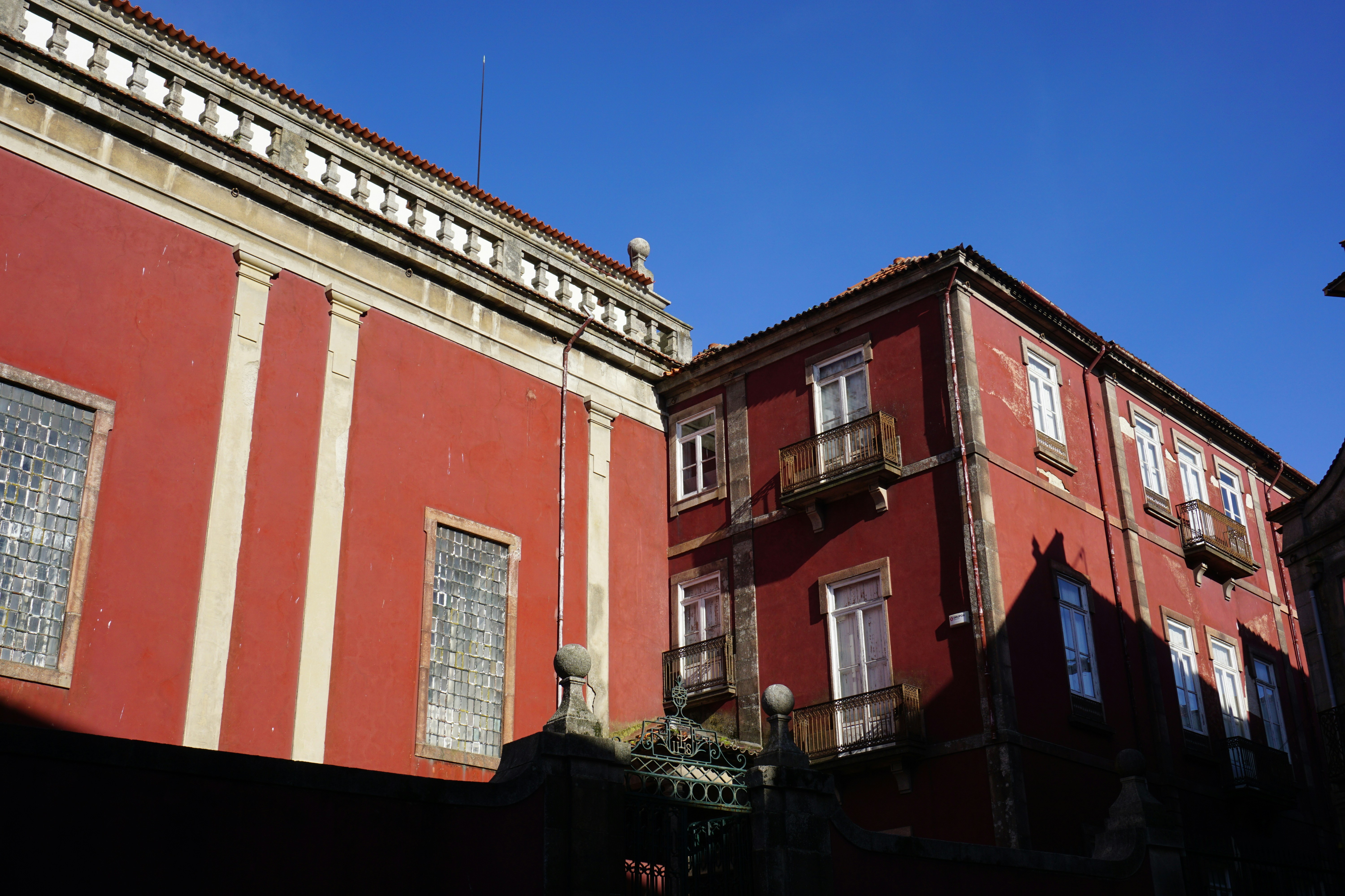 Red buildings stand under a clear, blue sky.