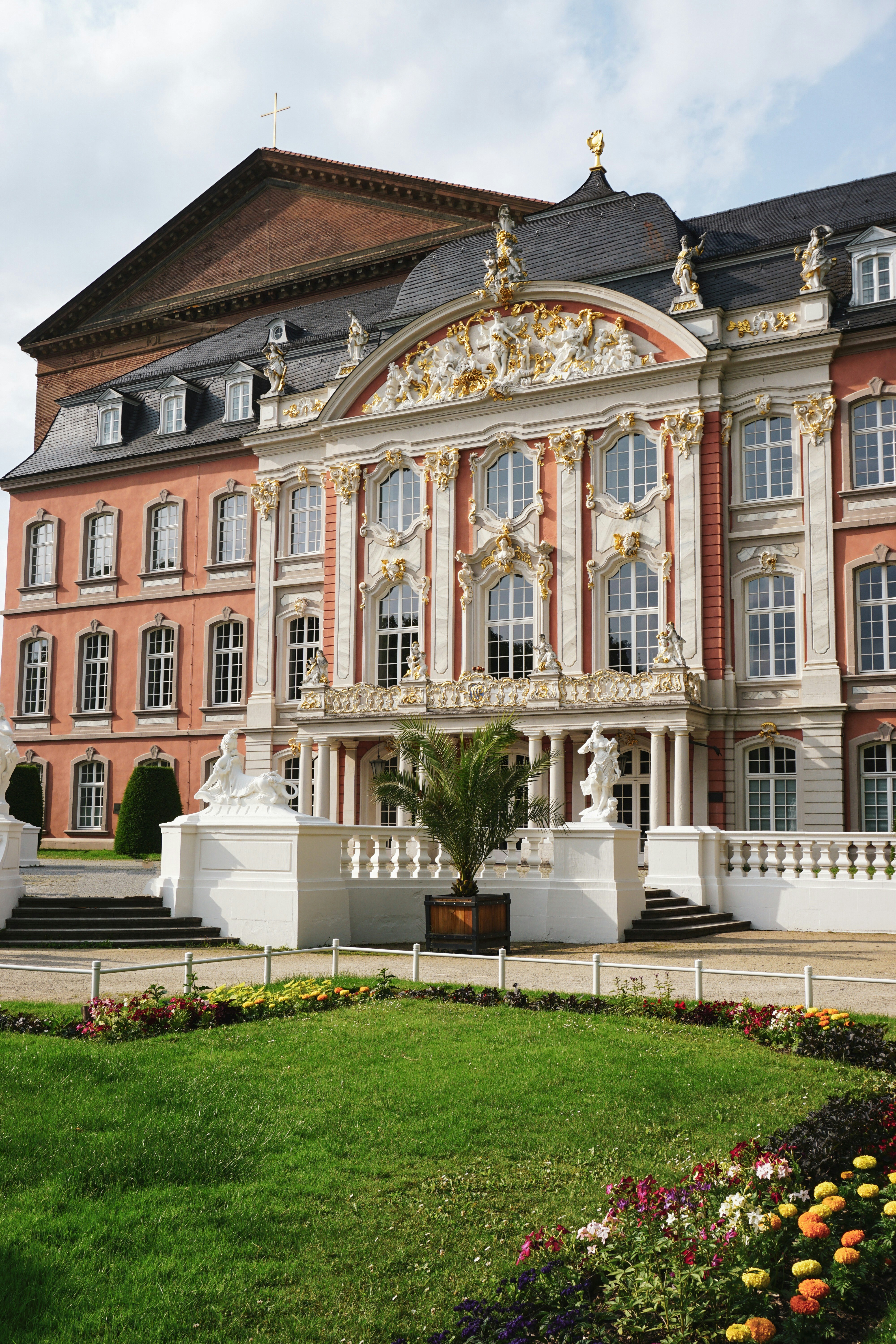 A beautiful, ornate palace with an elaborate facade.