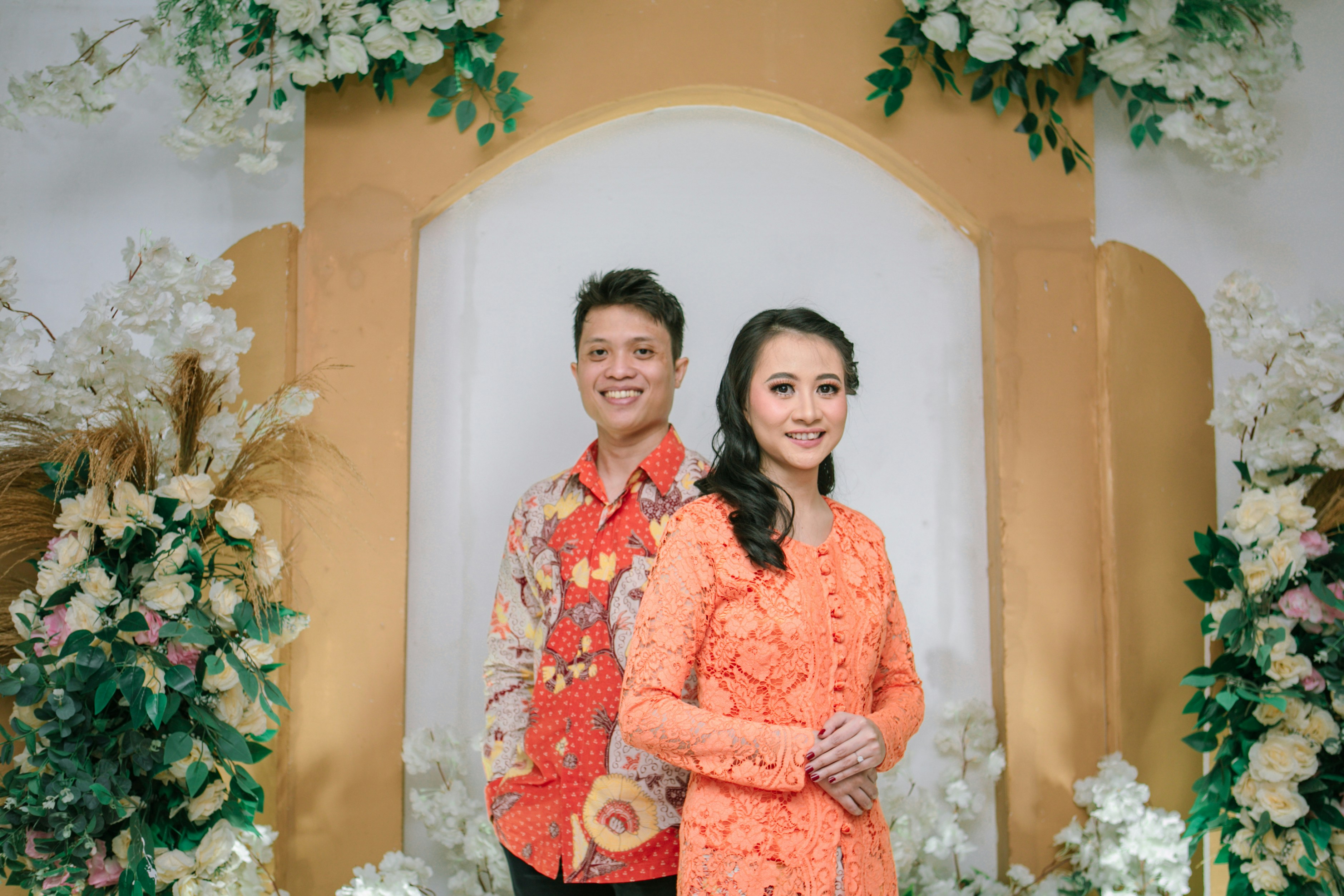 Wedding couple portrait, romantic, ilustrasi artikel Cherish Every Moment: 10 Must-Have Wedding Photos for Your Dream Album 8