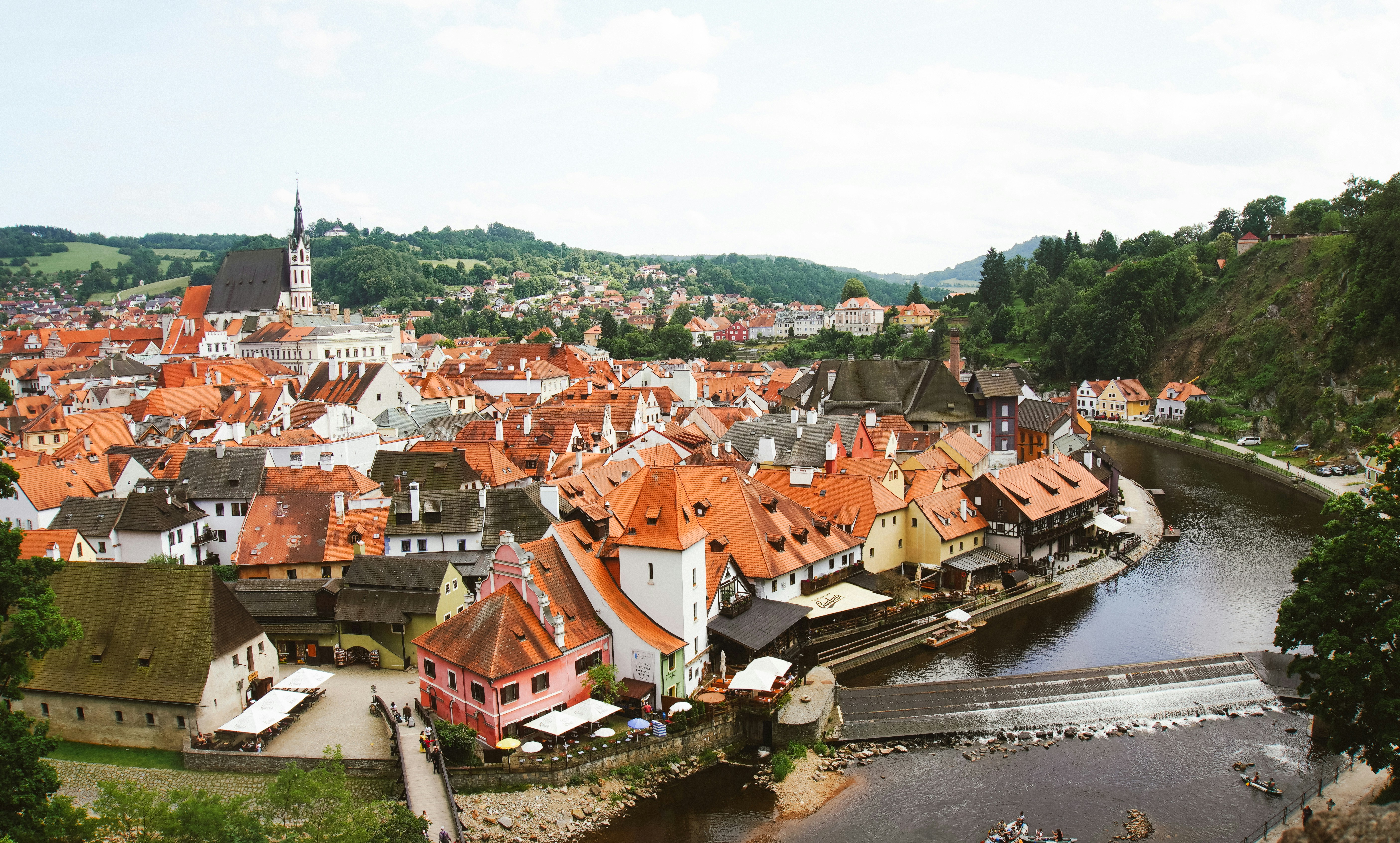Stay online in the Czech Republic with a prepaid eSIM from eSIMlii. Instant activation, no roaming charges, and reliable coverage.
