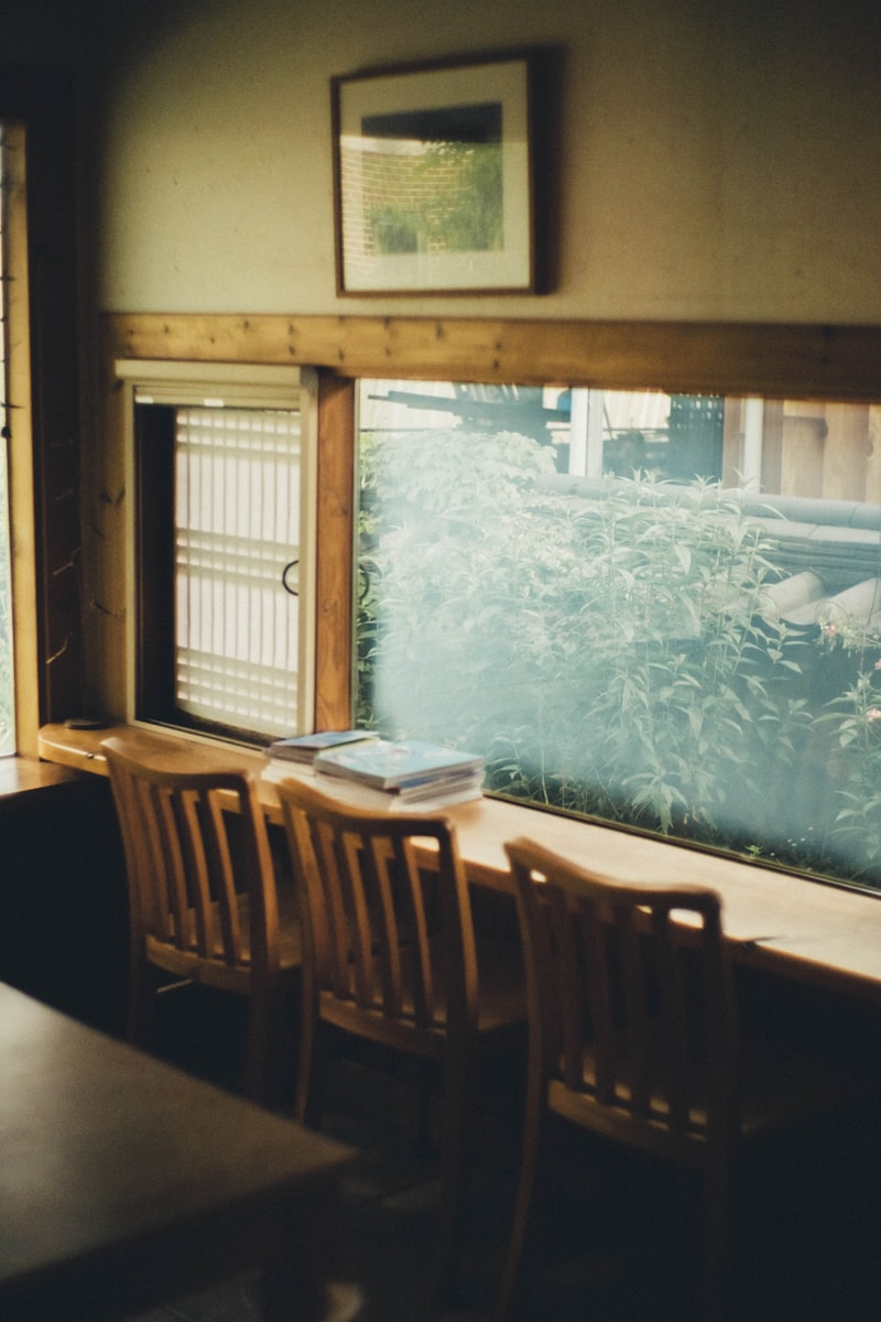 창문이 보이는 아늑한 카페 인테리어 &mdash; 랑콤 라비에벨 라이프스타일