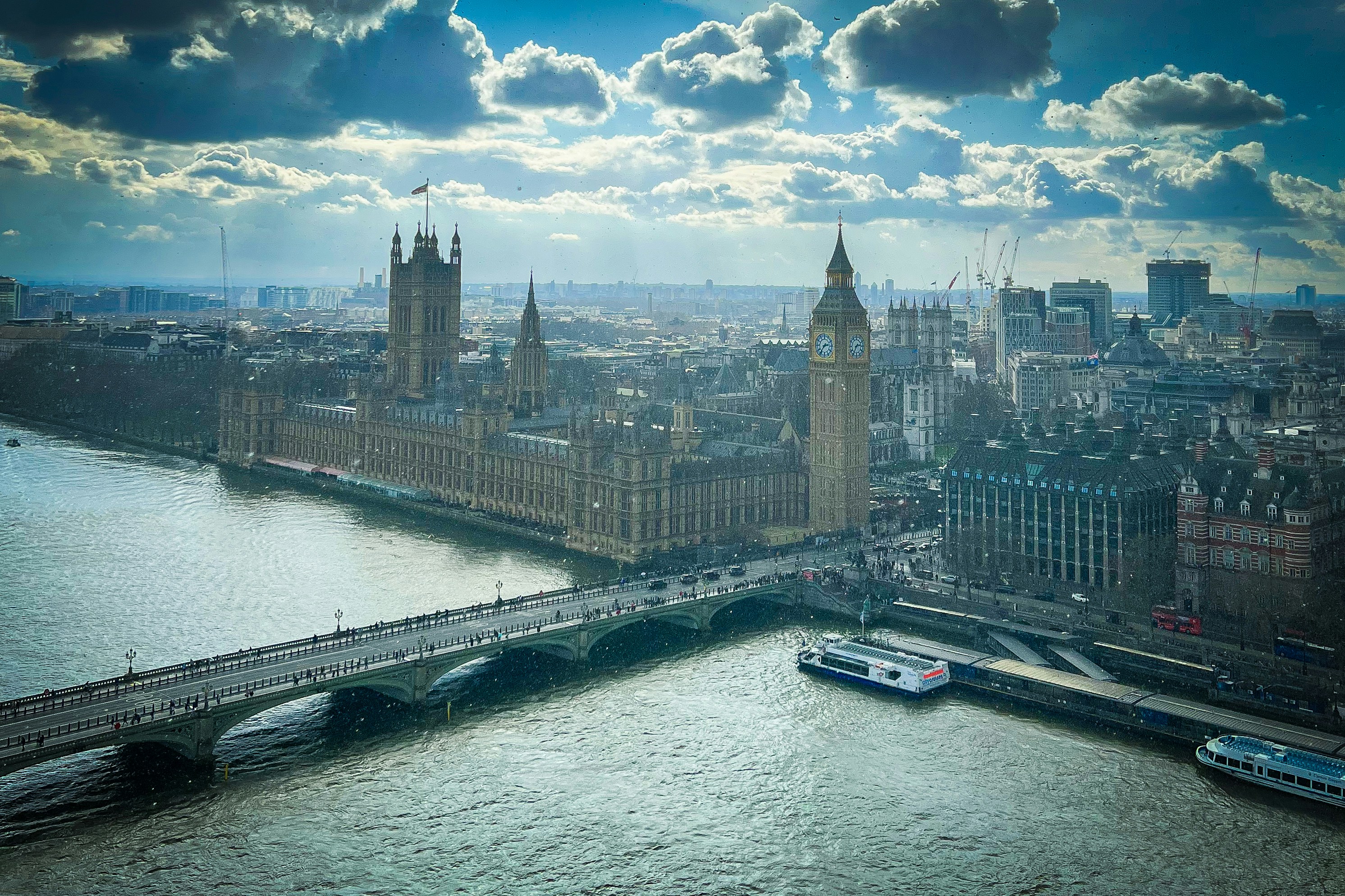 As casas do parlamento e do Big Ben.