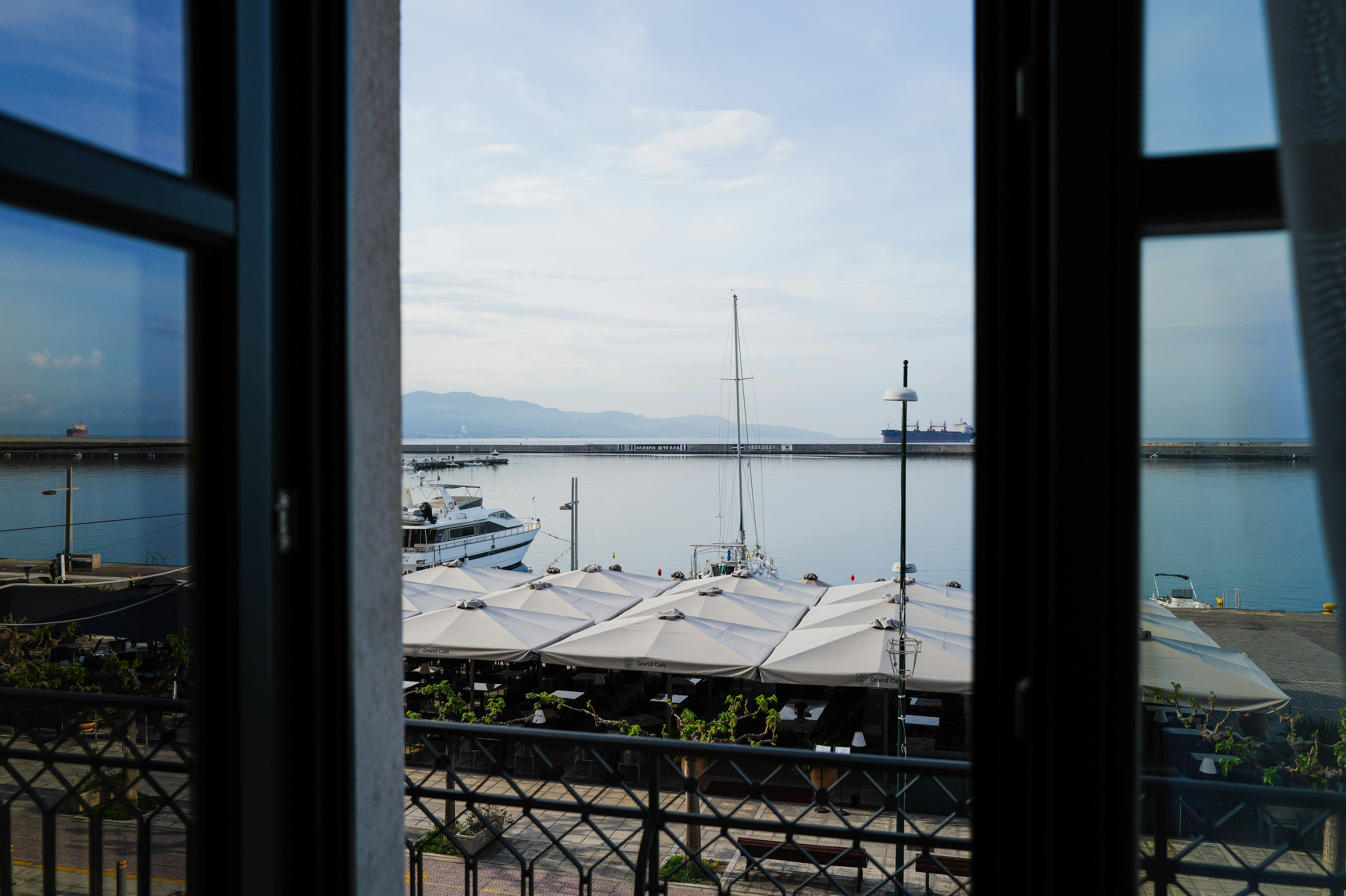 Photo by adrienolichon