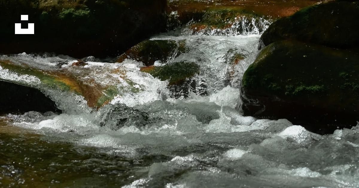 Rushing water flows over rocks in the stream. photo – Free Rock Image ...