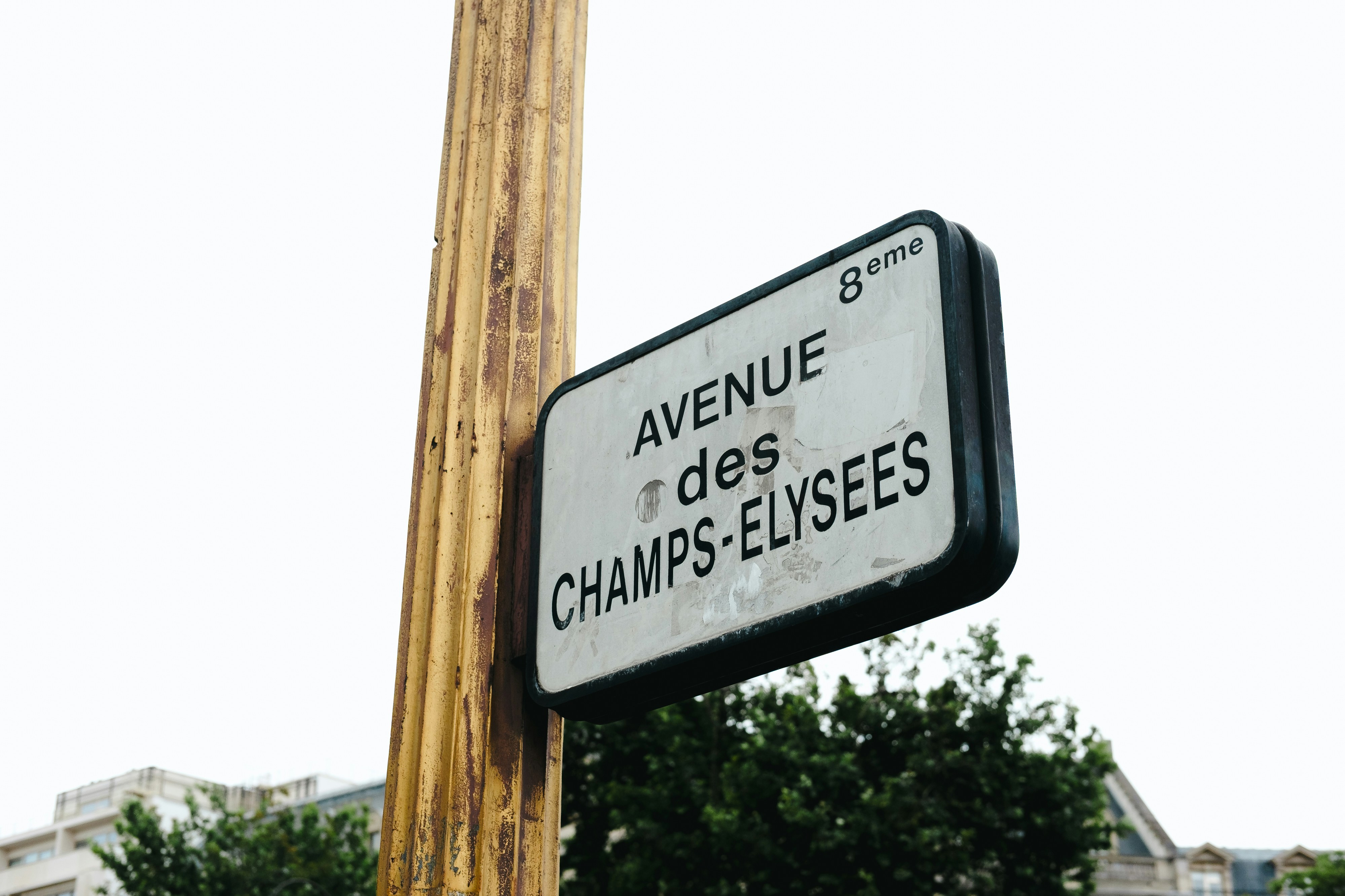 Street sign for the avenue des champs-élysées.