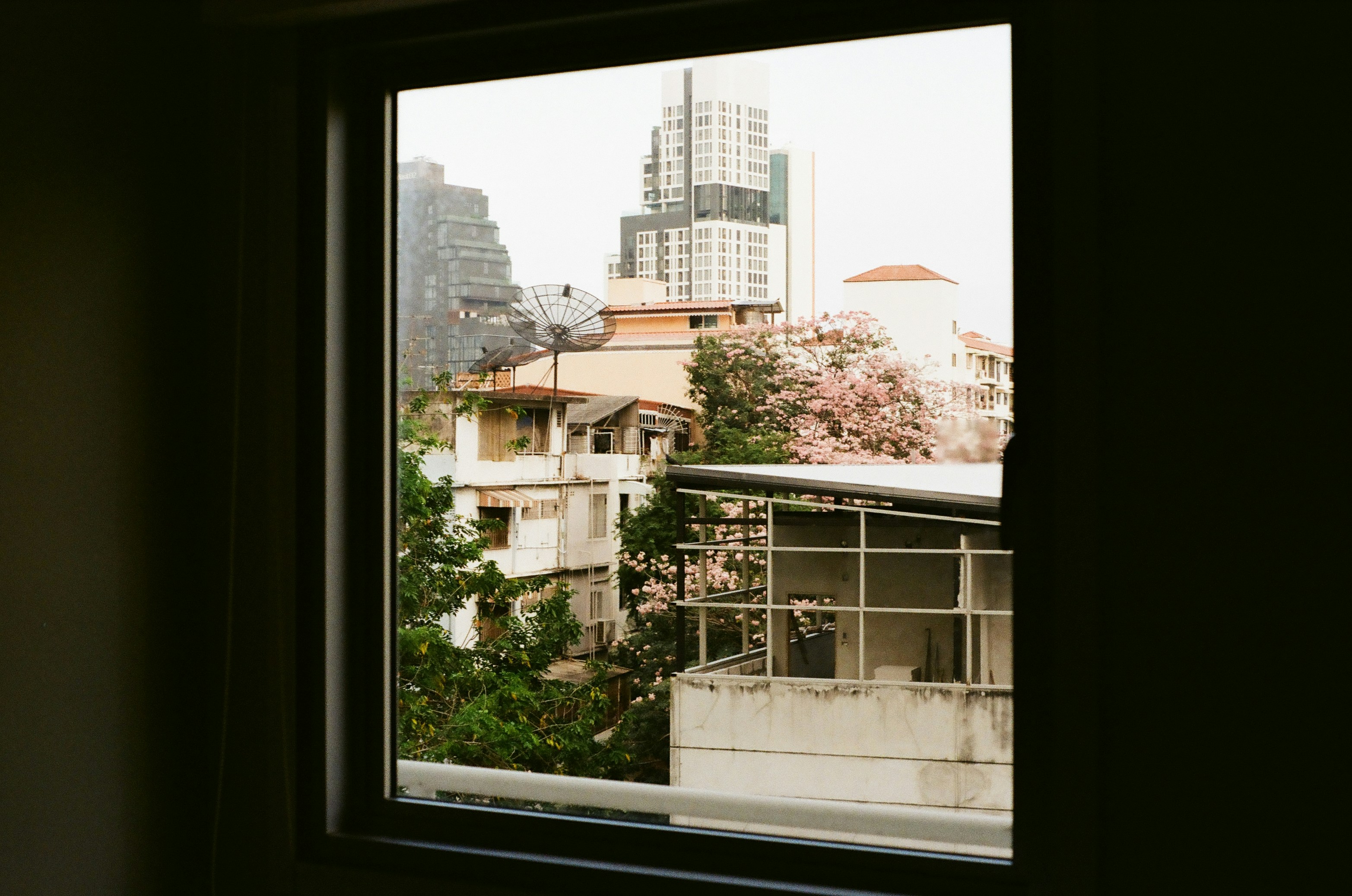 A city view through a window frame. photo – Free Building Image on Unsplash