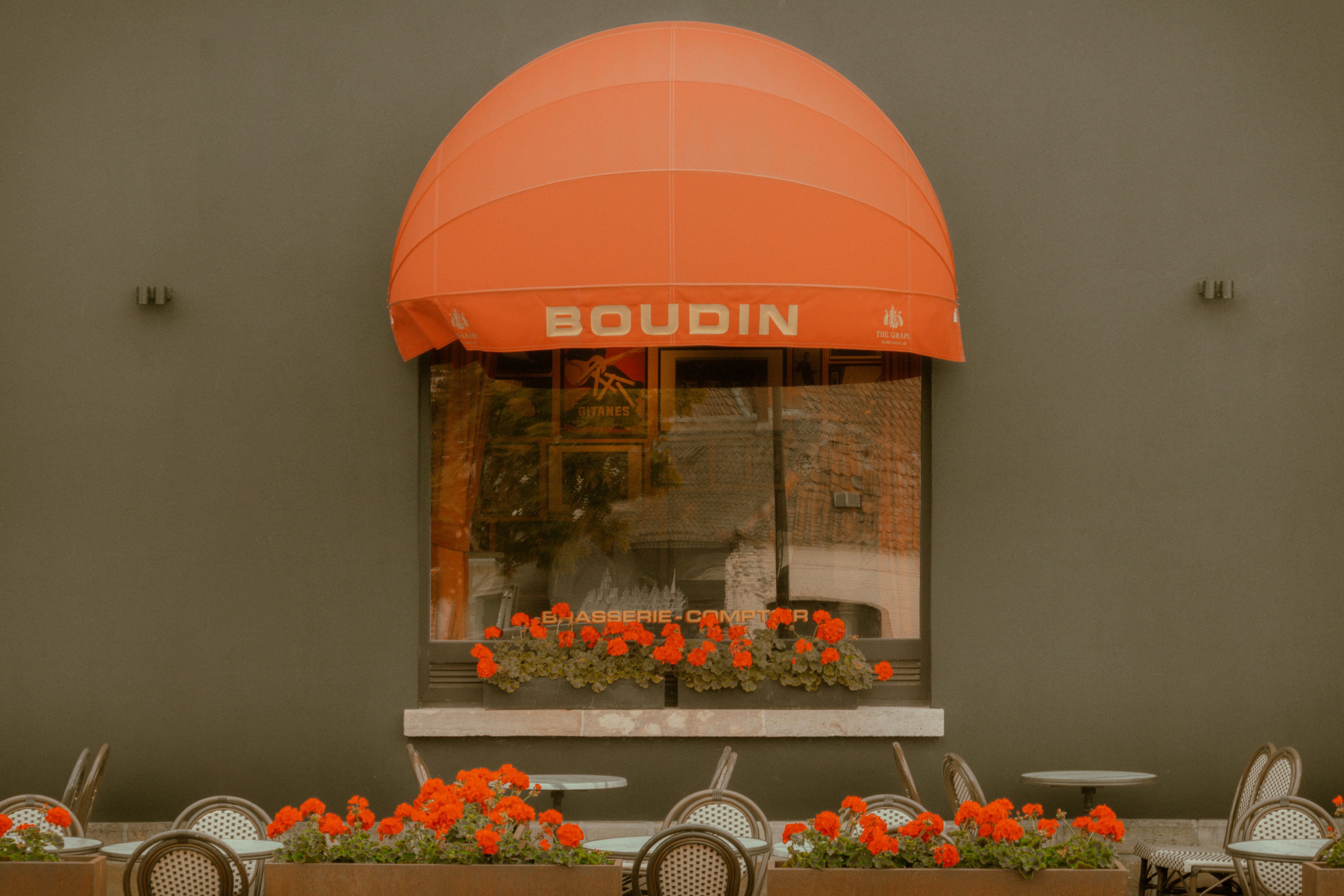 The image shows a boudin restaurant exterior.