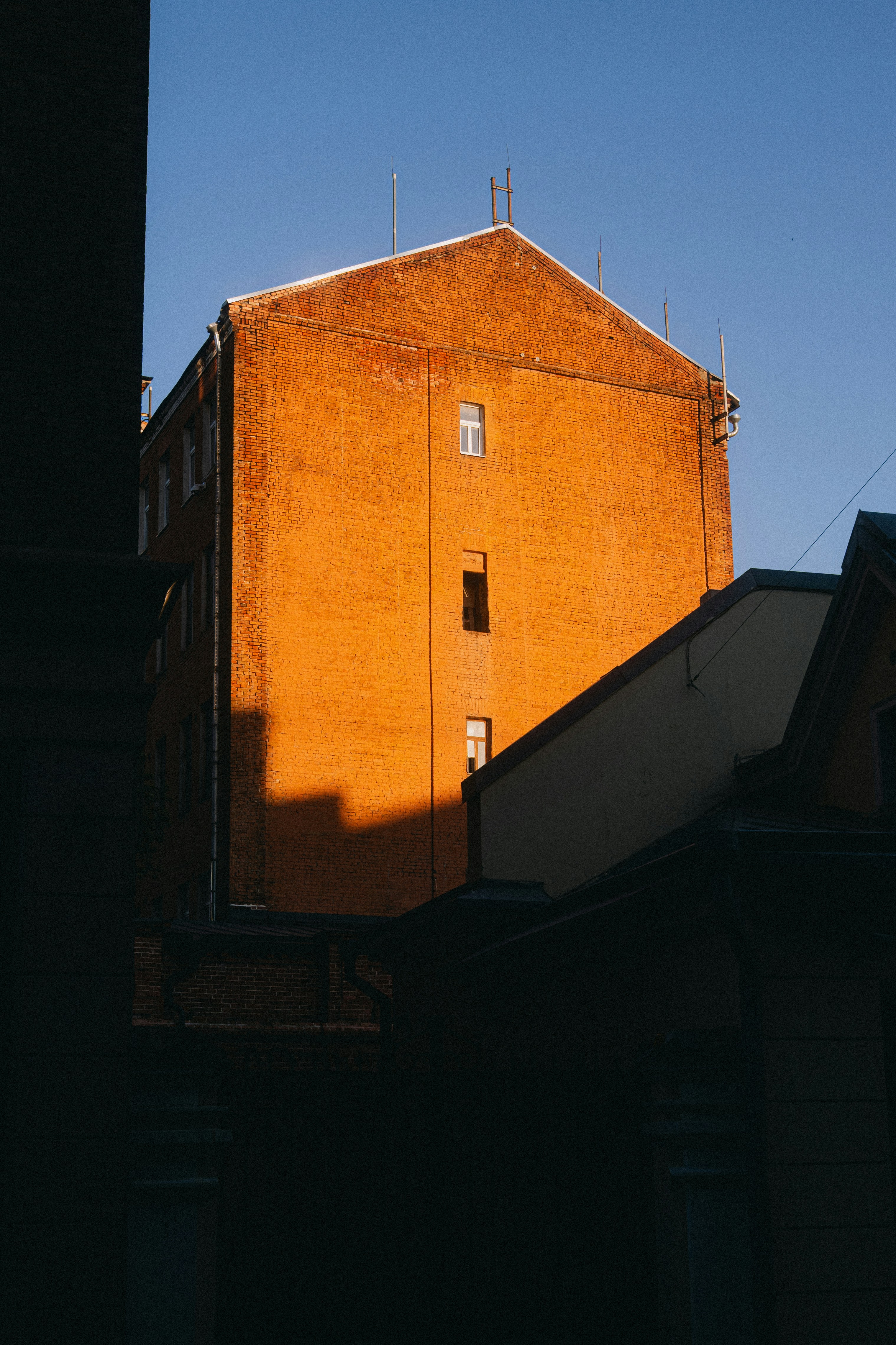 Edge Streaming, Emulation, and Controller Design: Playing Retro Games in 2026