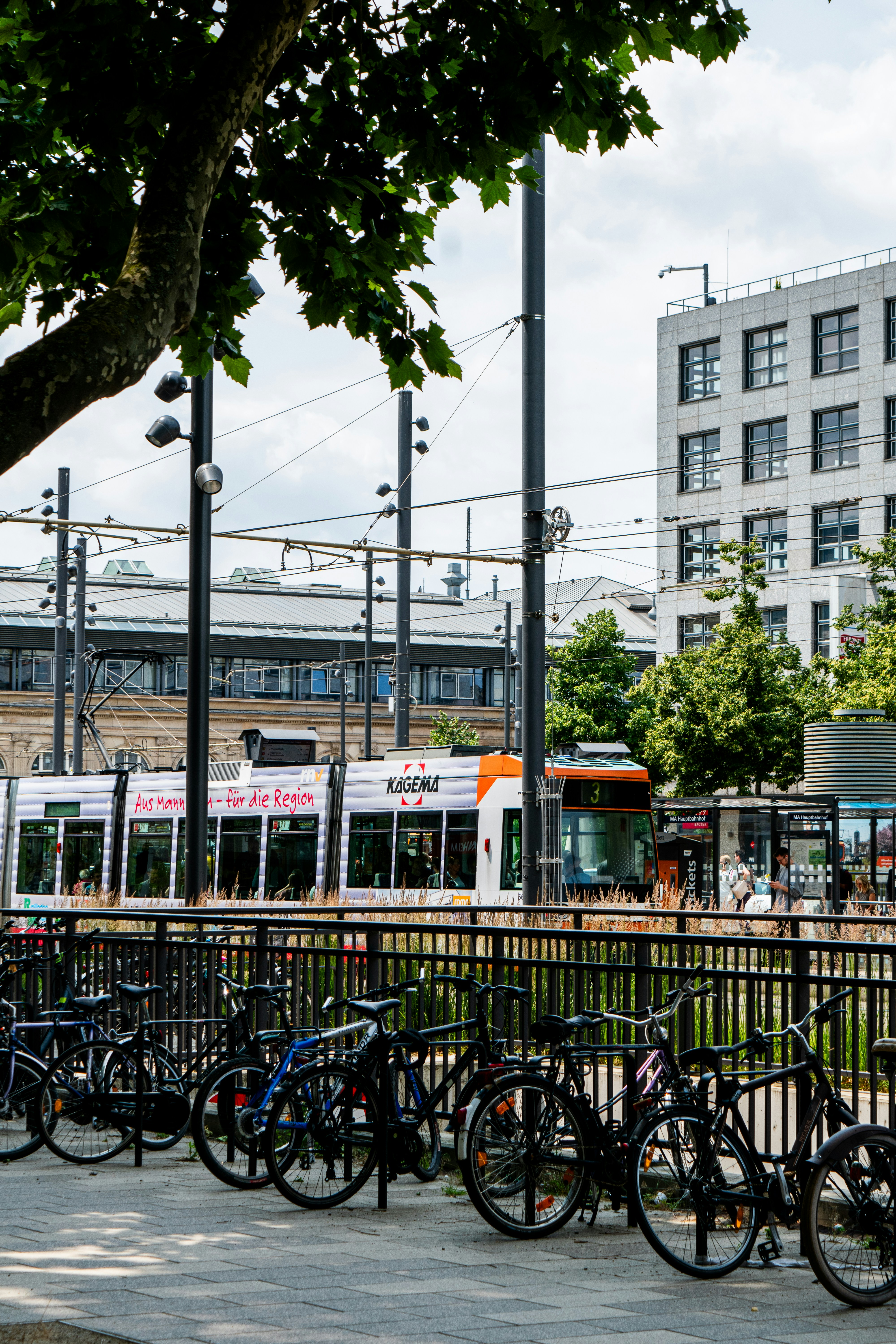 Sicherheit im ÖPNV erhöhen: Erfassung von Falschparkern und gefährlicher Verkehrssituationen