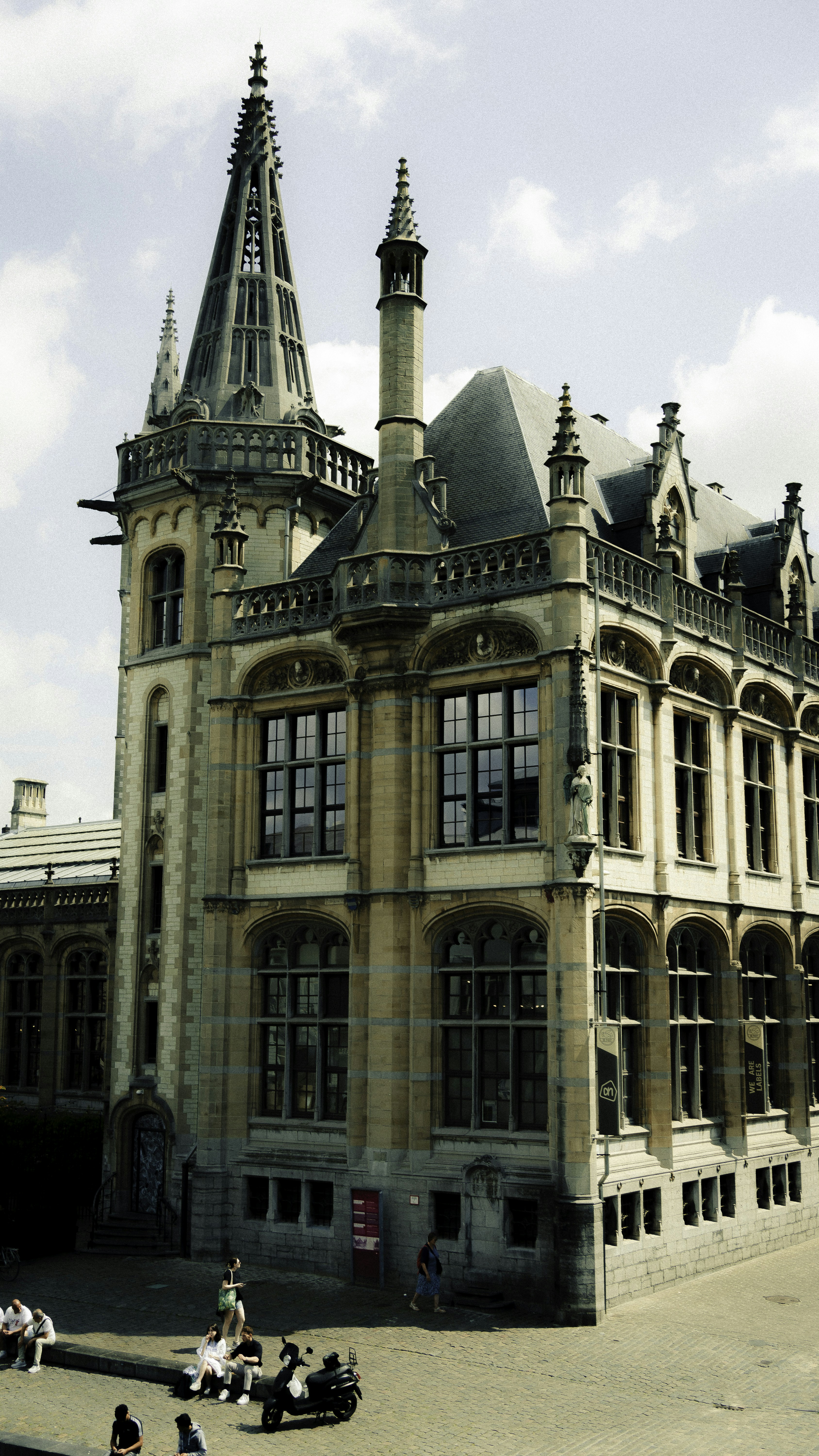 Photo by benjirokaneki