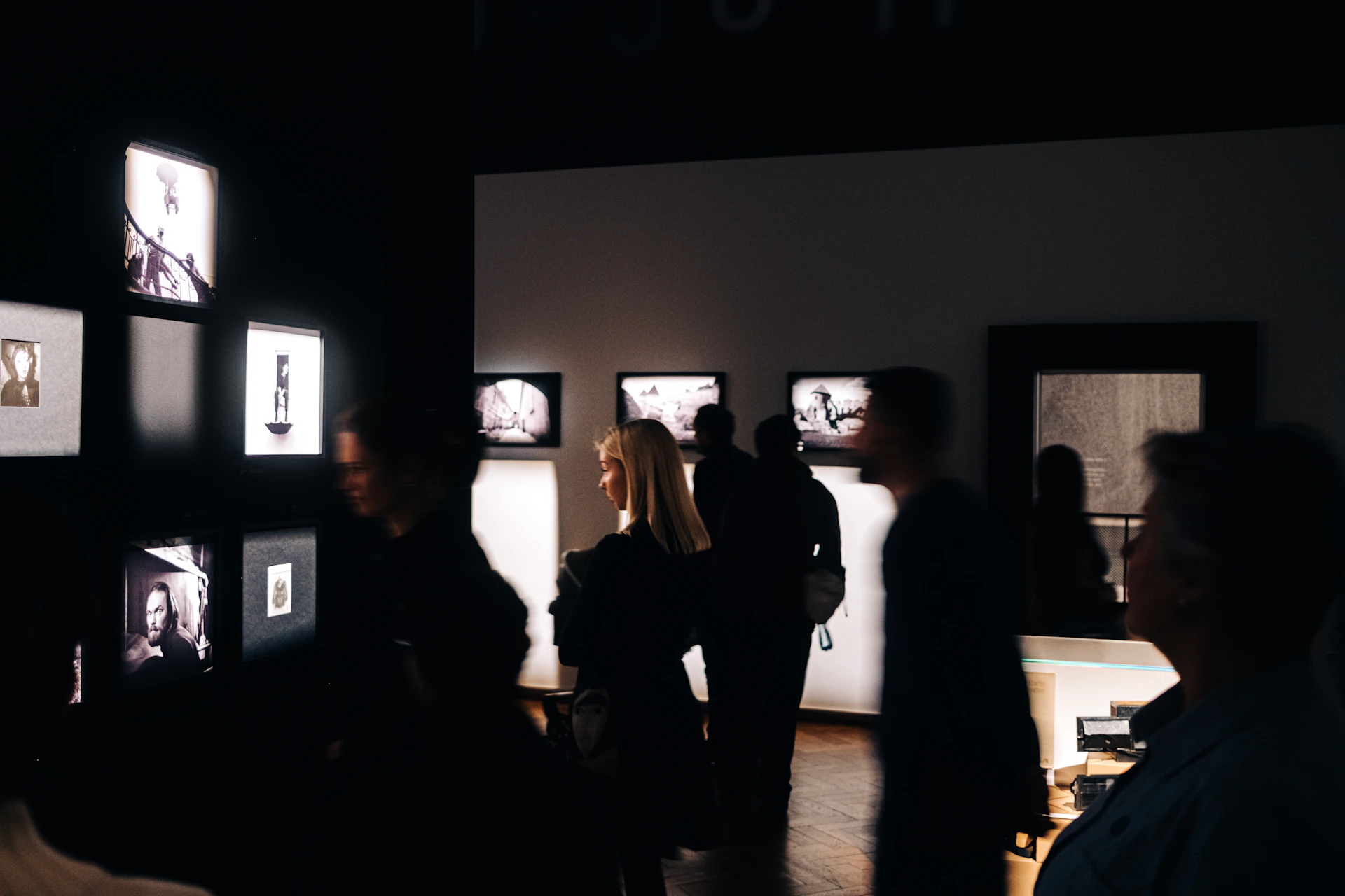 People are viewing art in a gallery setting.