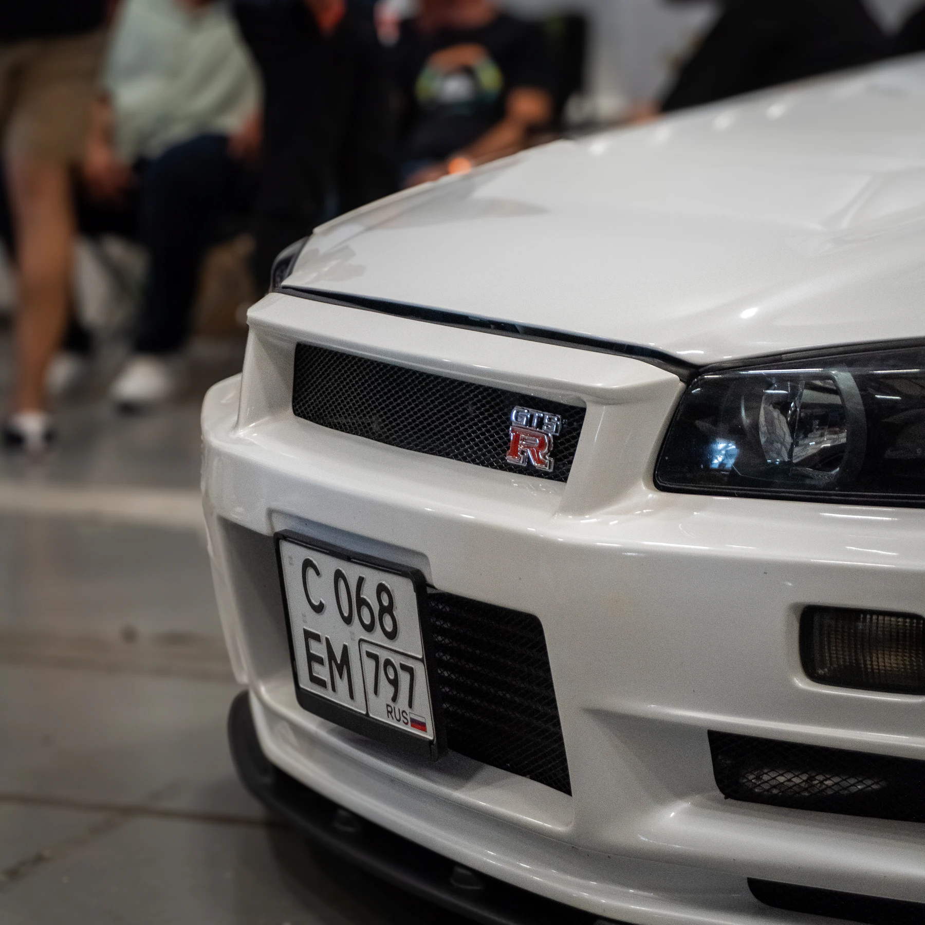 Nissan Skyline GT-R R34 front close-up