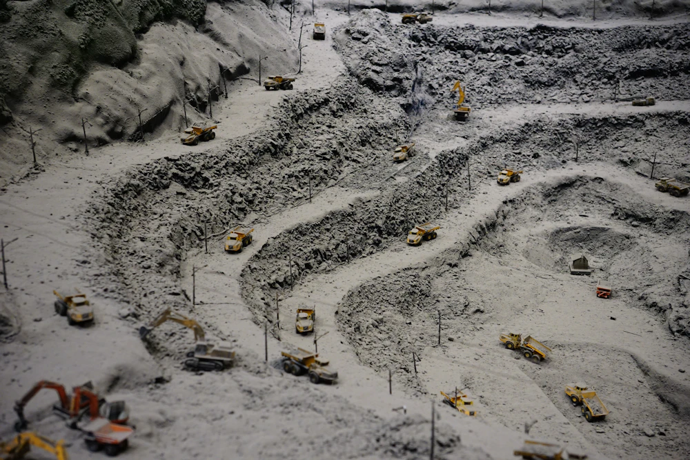 Engins lourds dans une mine représentant le financement d'équipements miniers