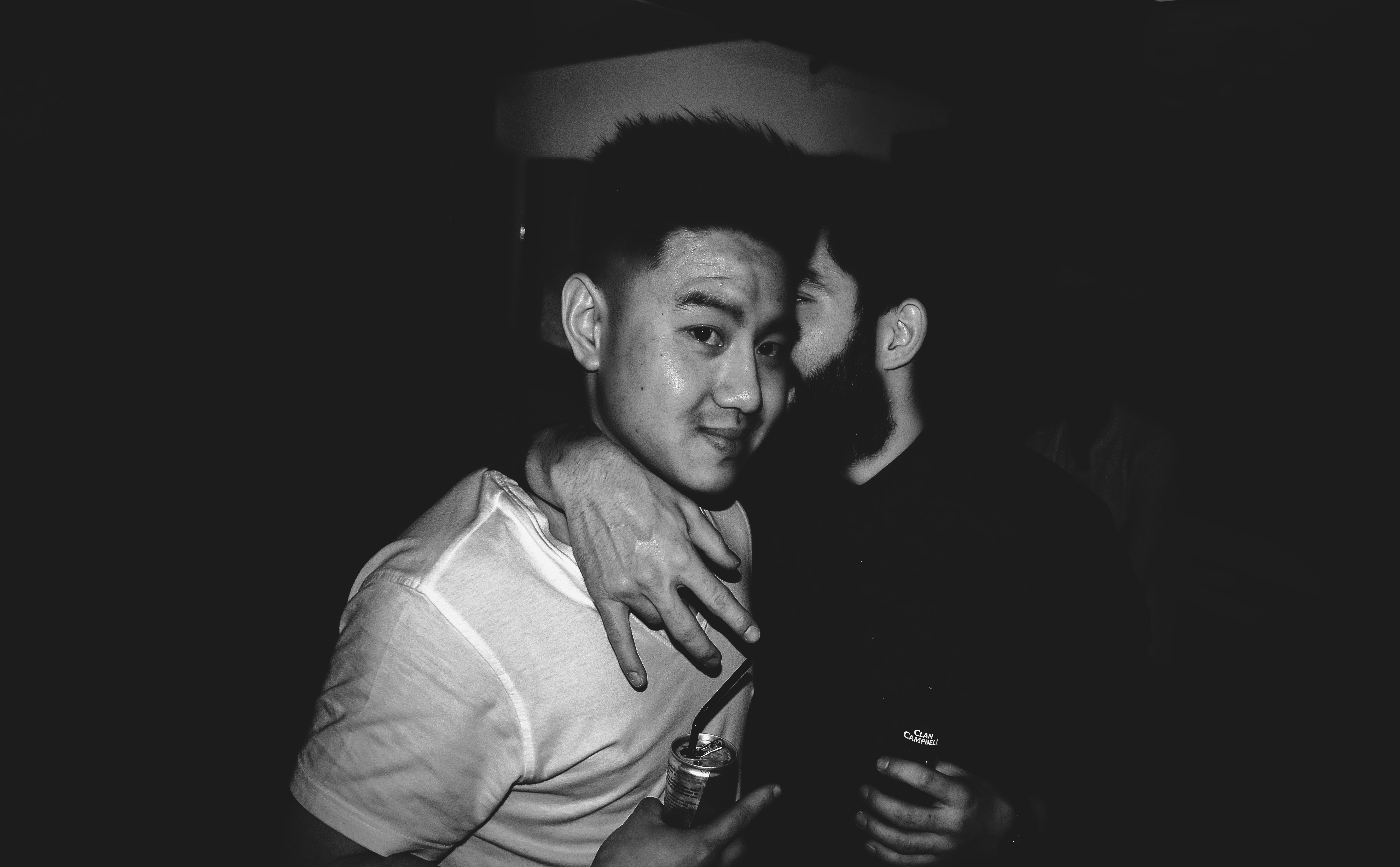 Vidéo De Trois Beaux Portraits En Noir Et Blanc De Deux Filles Qui Sourient  Photo Et Image en Téléchargement Gratuit - Pngtree, image size:3000x1857