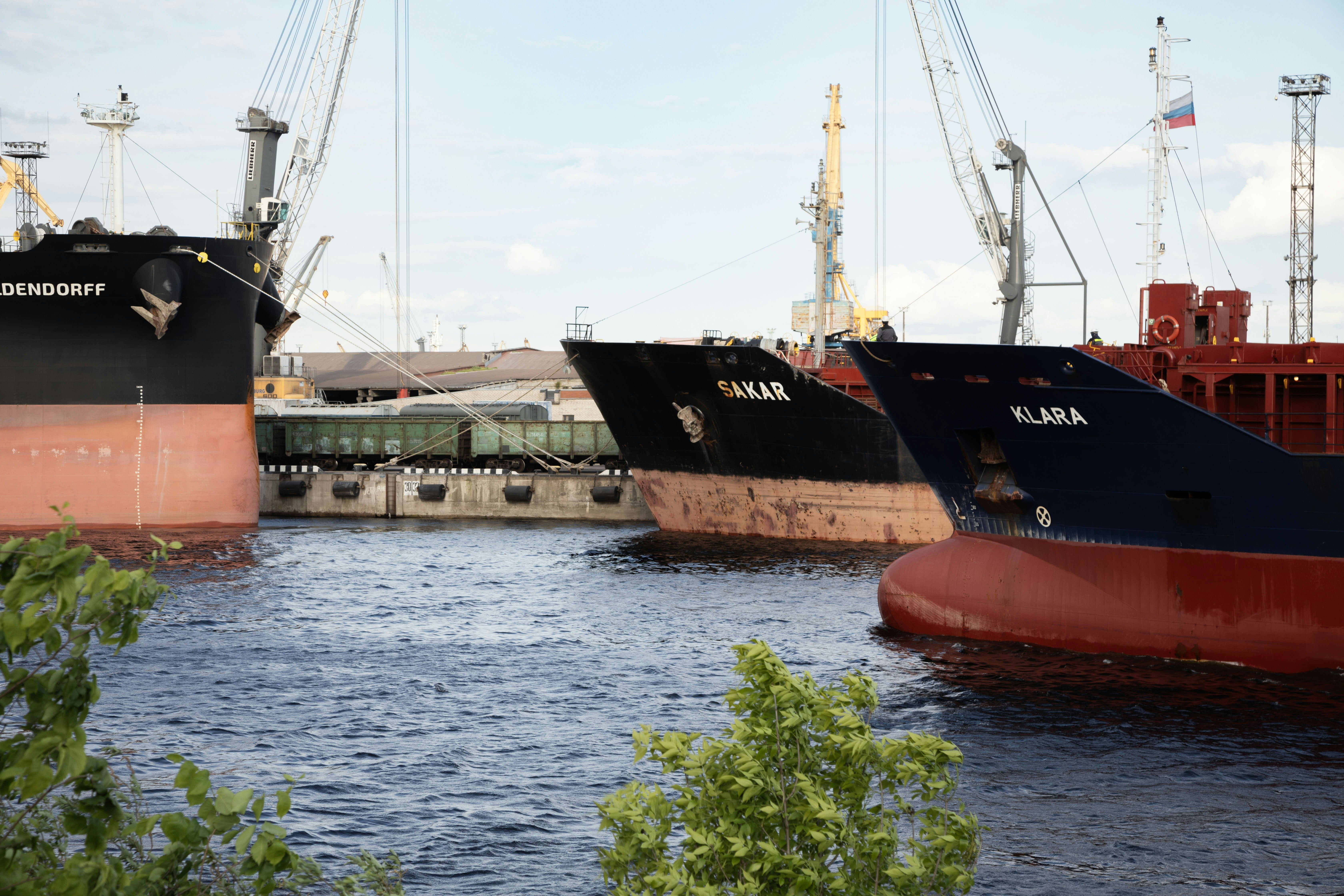 UK Sanctions Major Russian Oil Firms Amid Ukraine Conflict