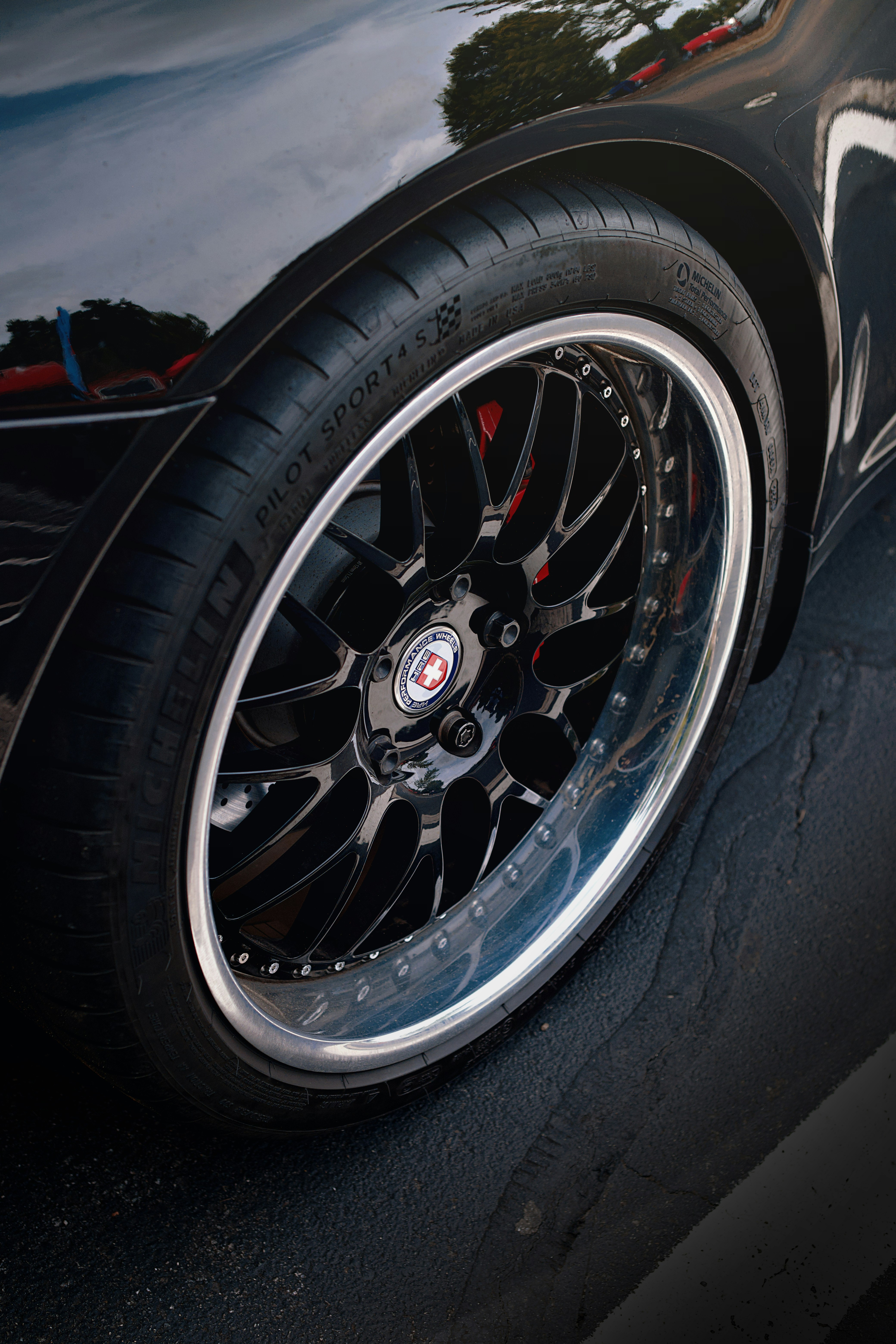 tire close-up, rim design, car wheels, high-resolution wallpaper  , ilustrasi artikel Stunning Tire and Rim Close-up Wallpapers for Your Mobile Device 2
