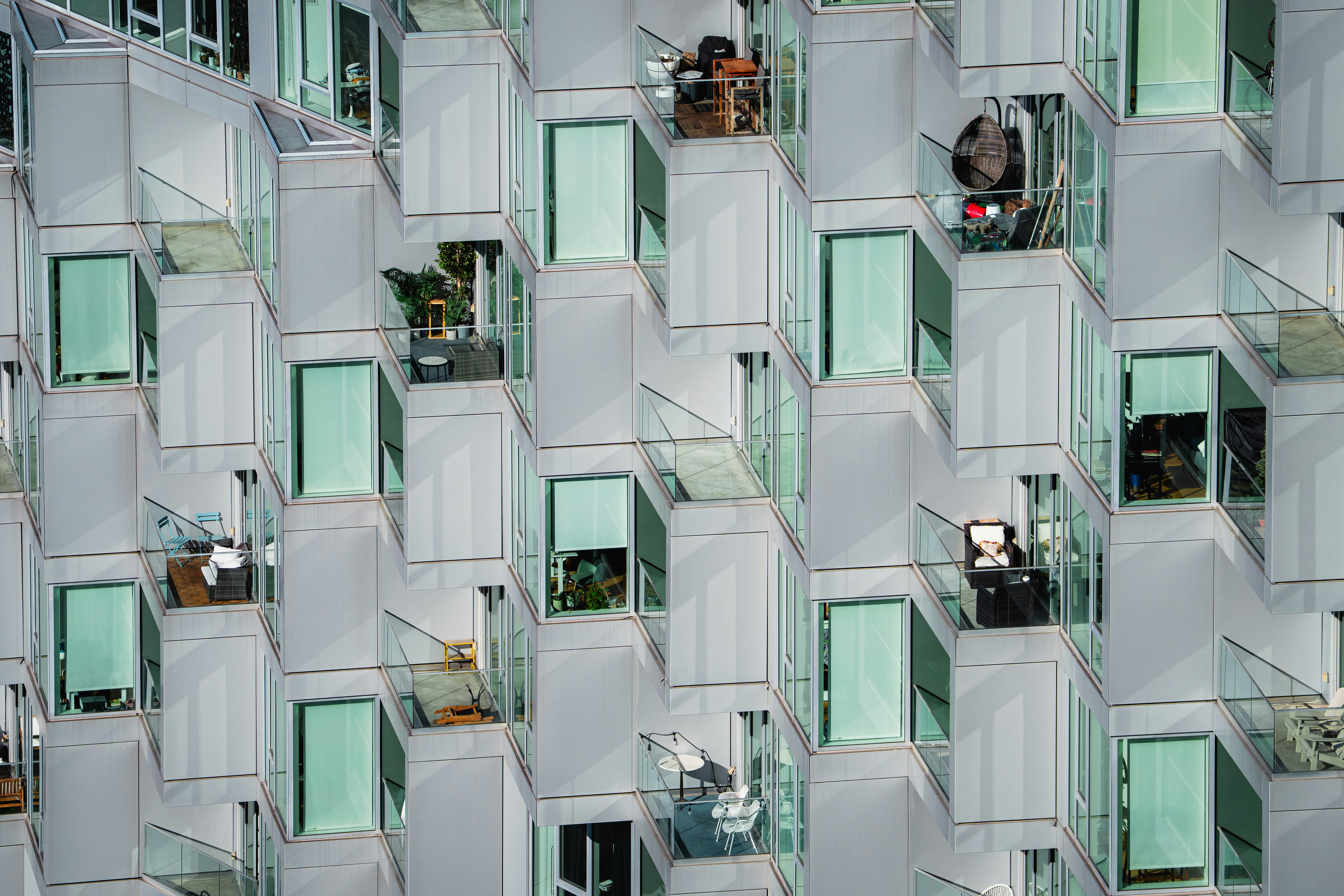 modern apartment building exterior in Uptown - apartments for rent uptown chicago