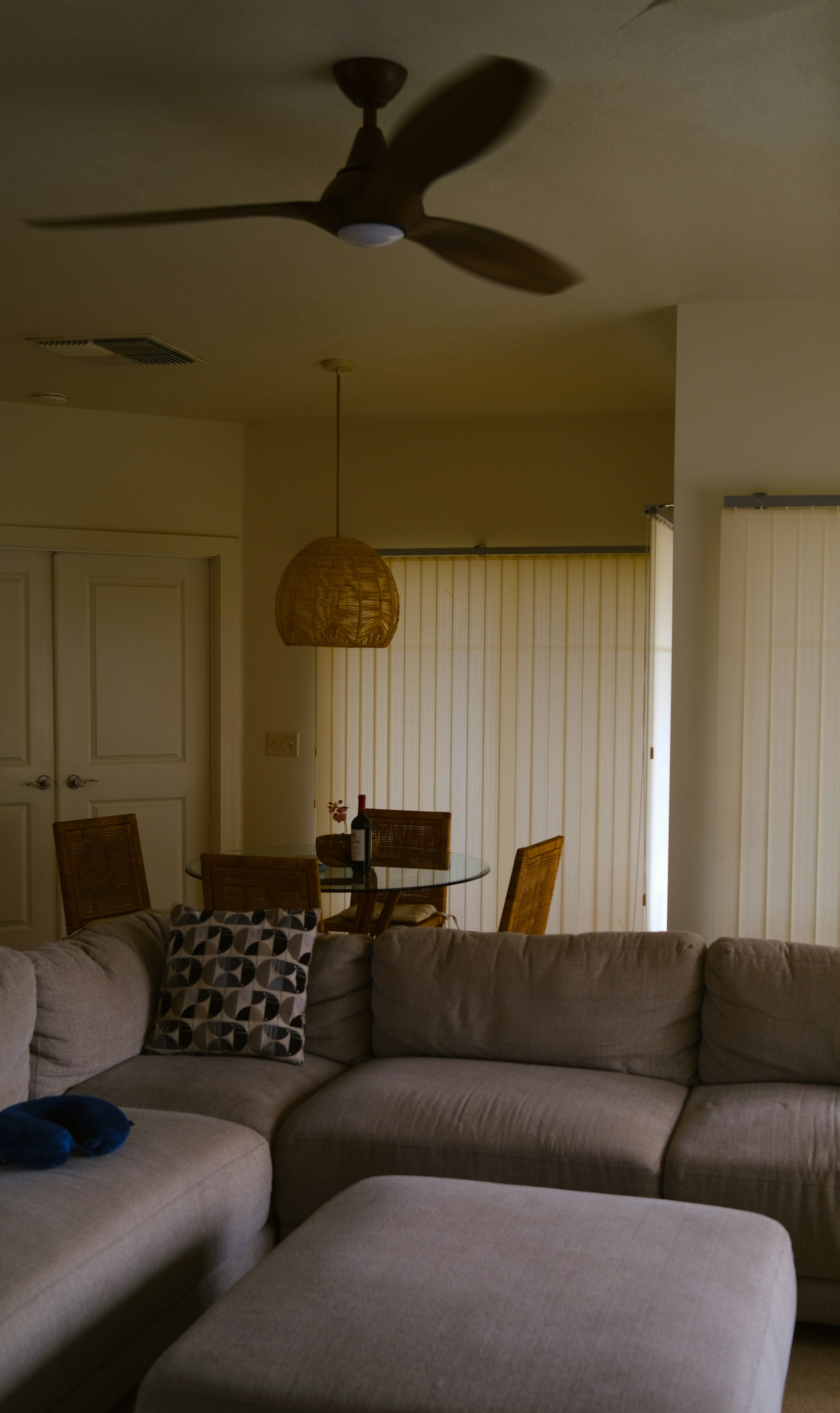 A cozy living room with a sofa.