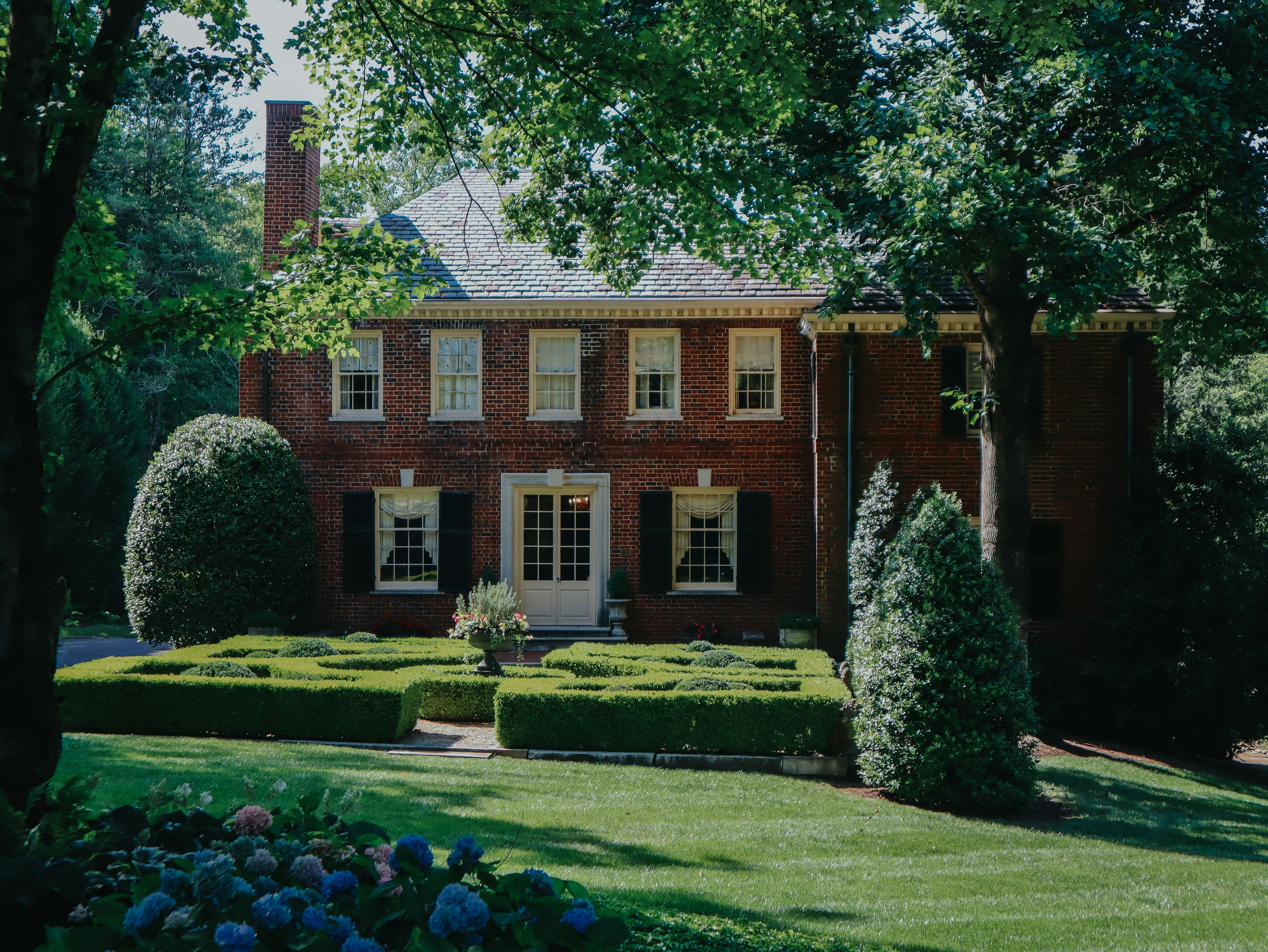 The Cameron family mansion - rafe cameron