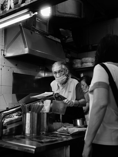 Medium restaurant team using The Grab Method to increase Grab orders