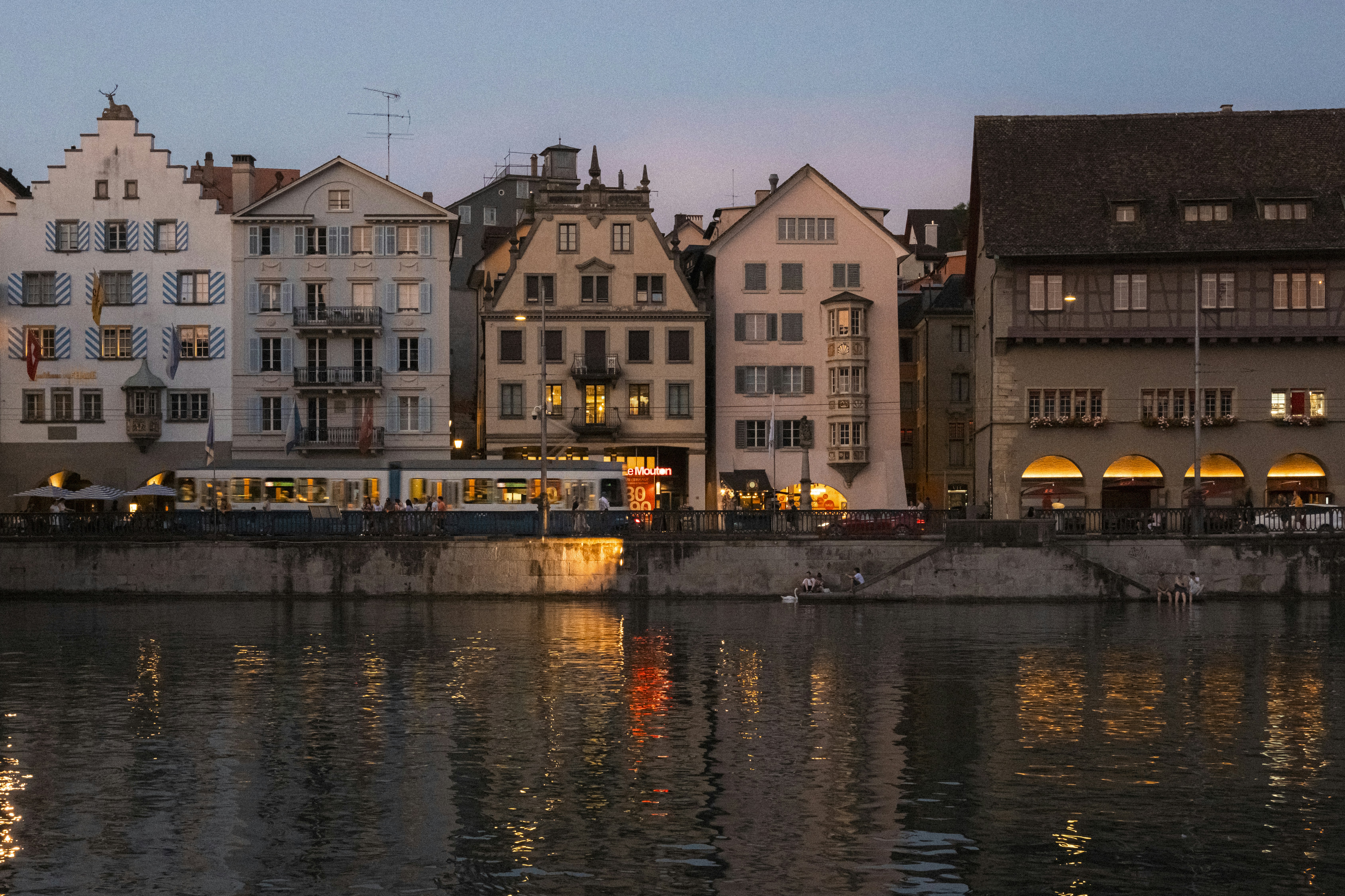 Photo by throughalekslens