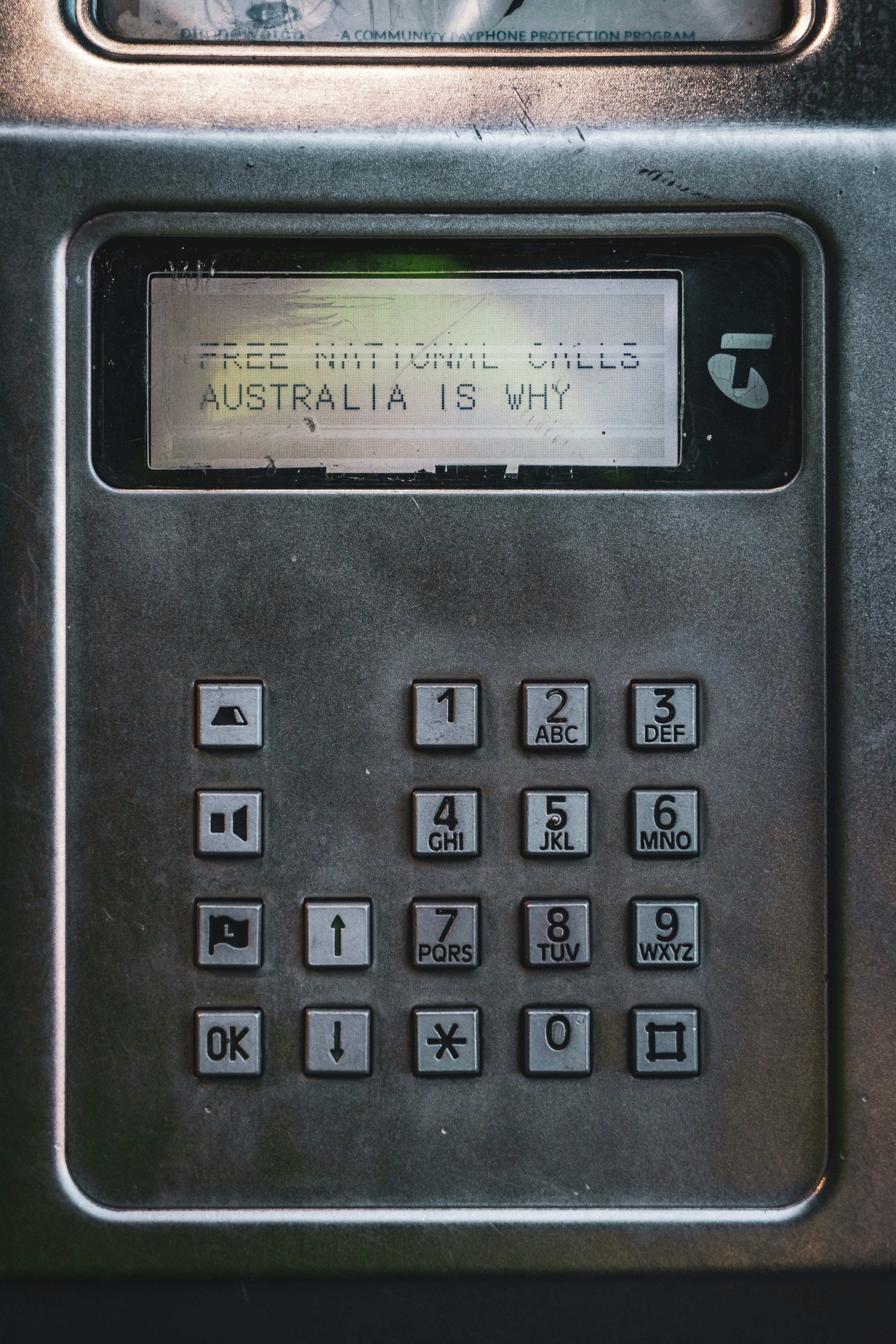 A public phone screen advertises free national calls.