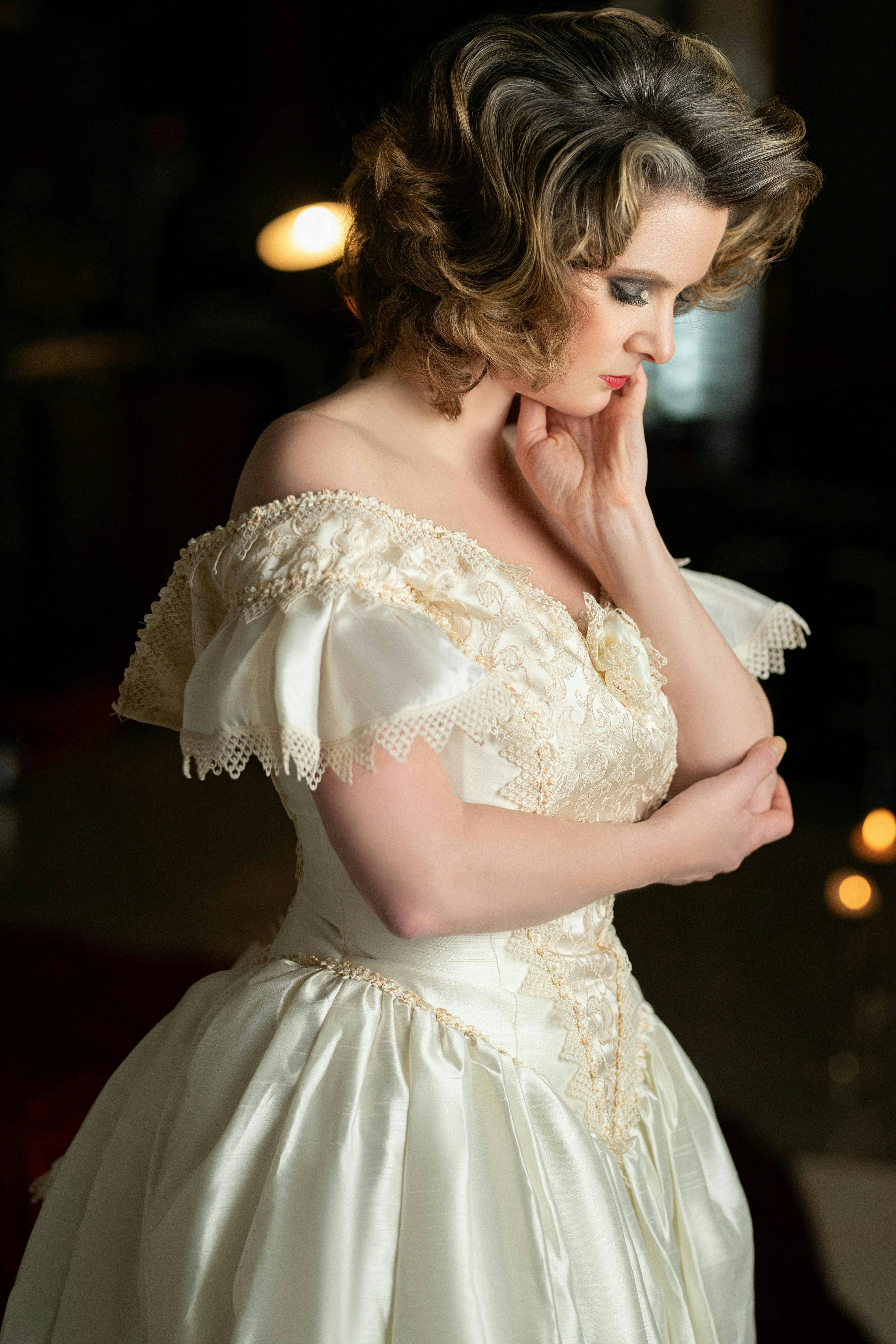 vintage wedding dress satin, wallpaper, Average Cost of a Wedding Dress in 1990: A Historical Analysis 3