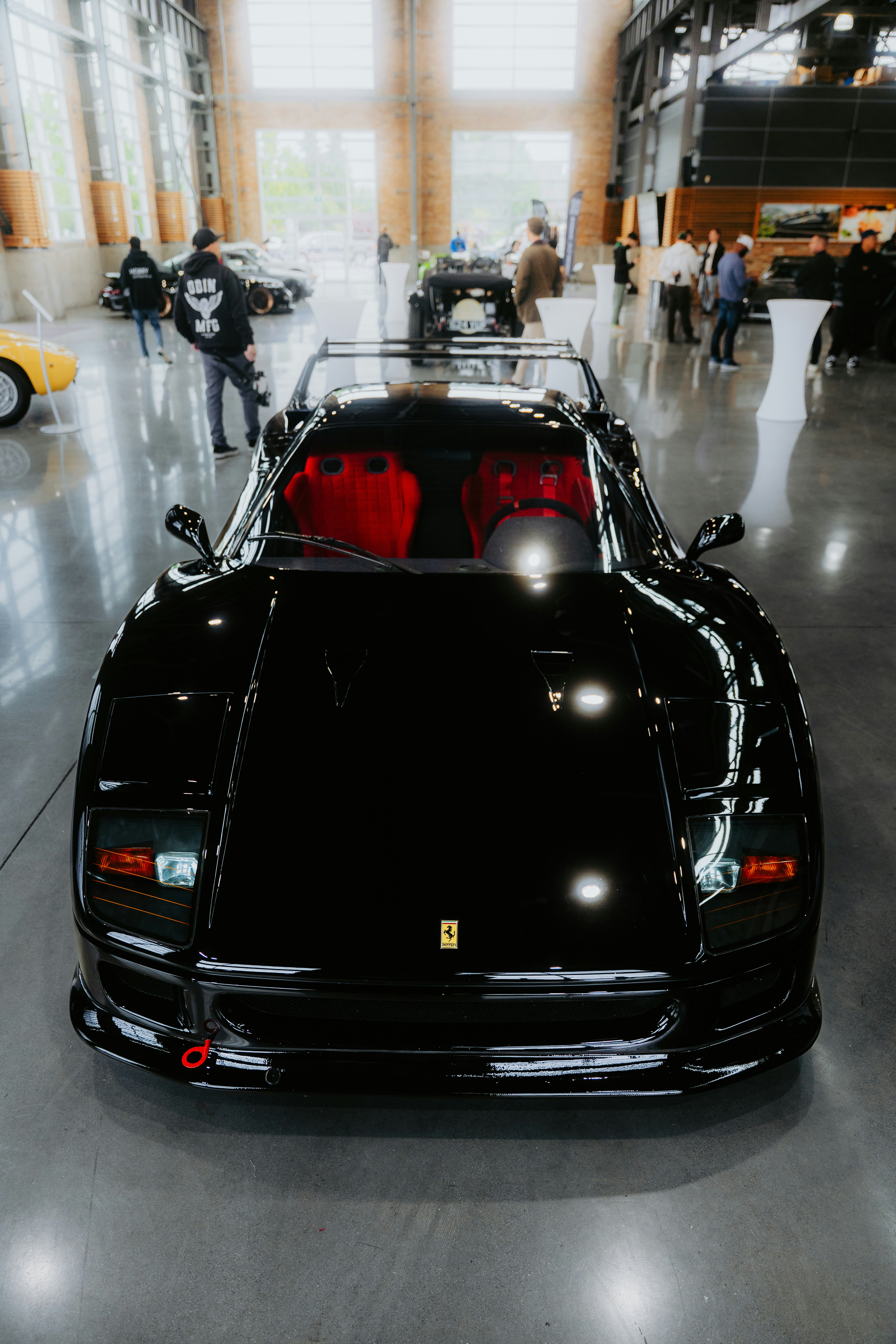 Se exhibe un elegante ferrari f40 negro. foto – Imagen de Coche gratuita en  Unsplash, image size:3000x4500