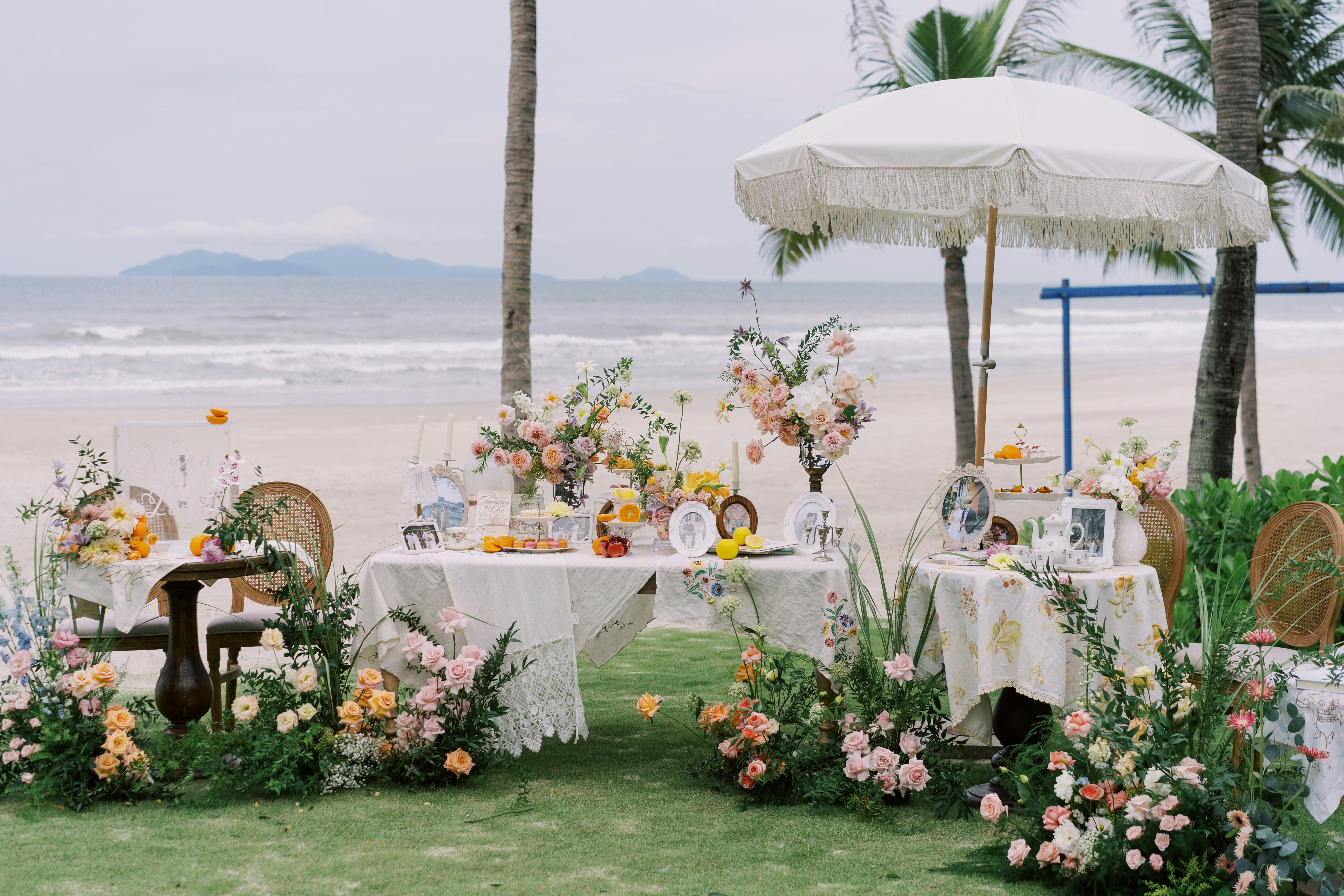 luxury beach wedding table, wallpaper, Luxury Beach Wedding Table Settings: High-End Design Guide 1